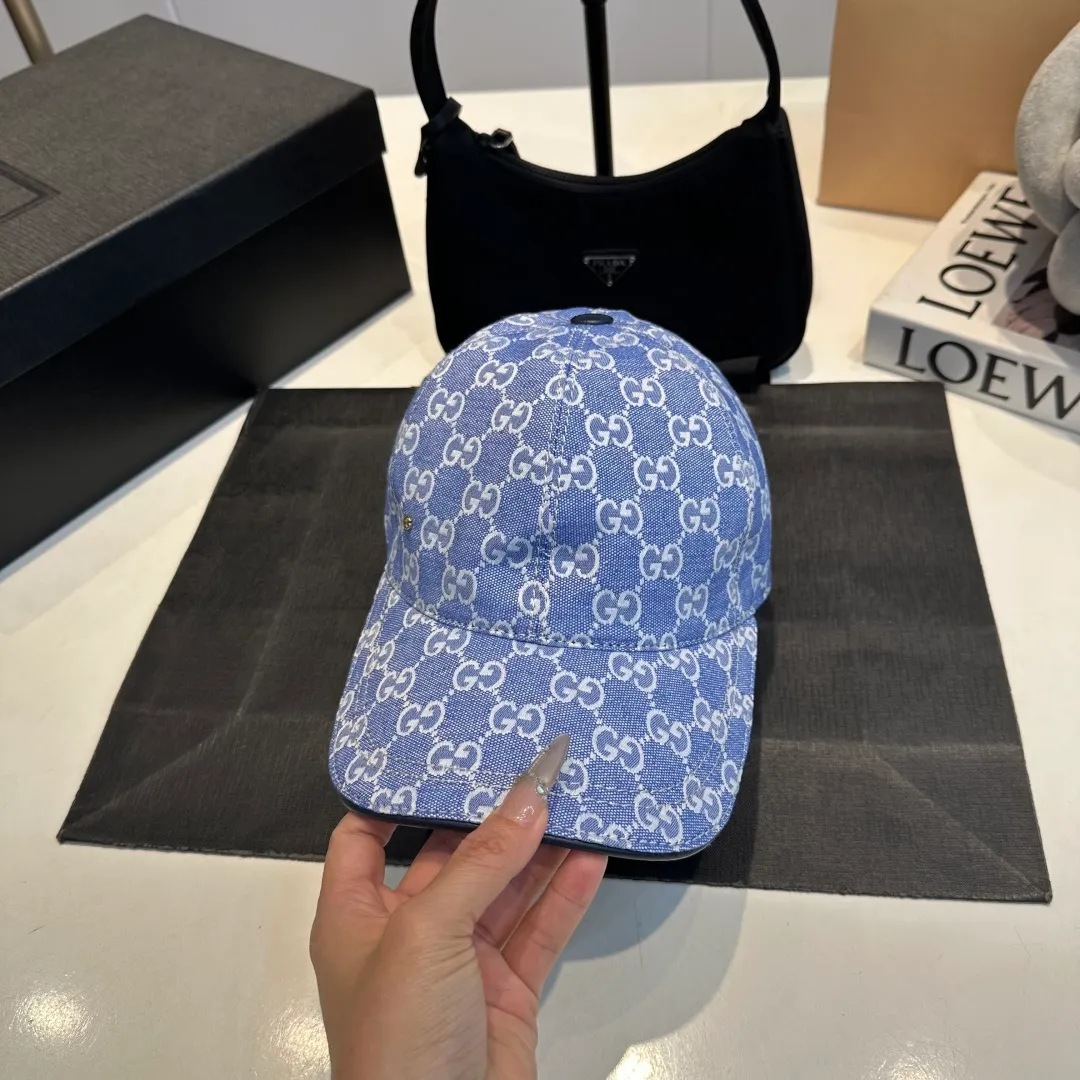 P90 Gucci (Gucci) new original baseball cap, metal small double G, the latest model at the counter, 1:1 mold opening and customization, genuine mold opening hardware, original canvas fabric + first layer of cowhide, original quality! The quality is great, the basic head circumference is 56cm, and the patch is adjustable.