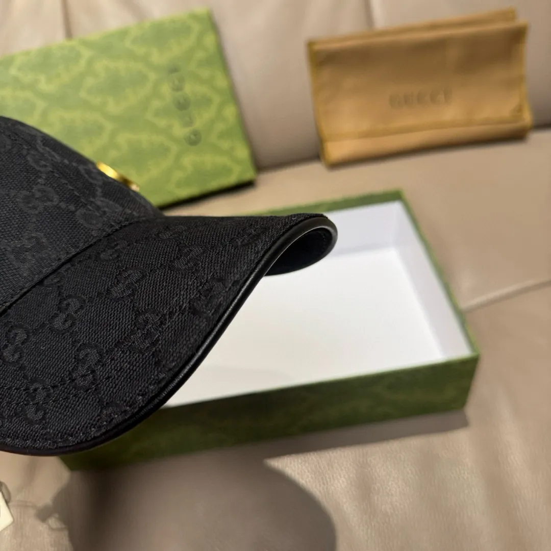 P90., Gucci (Gucci) new original baseball cap, metal double G, the latest model at the counter, 1:1 mold customization, genuine mold hardware, original canvas fabric + first-layer cowhide, original quality! The quality is great, the basic head circumference is 56cm, and the patch is adjustable.
