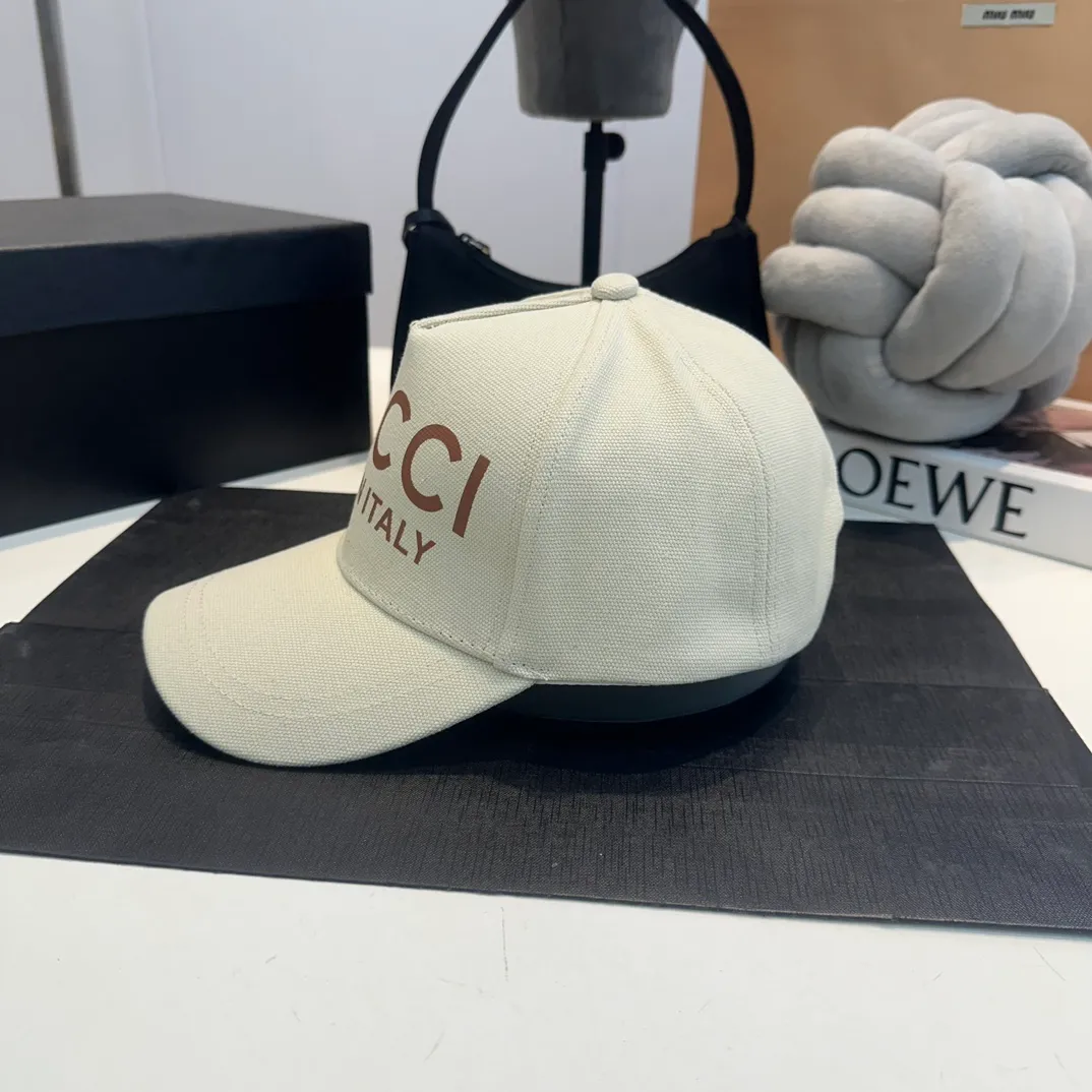 p60 Official website new model Gucci latest original baseball cap, large double G, custom-made from 1:1 mold at the counter, light and breathable! The basic head circumference is 56cm, and the patch is adjustable.