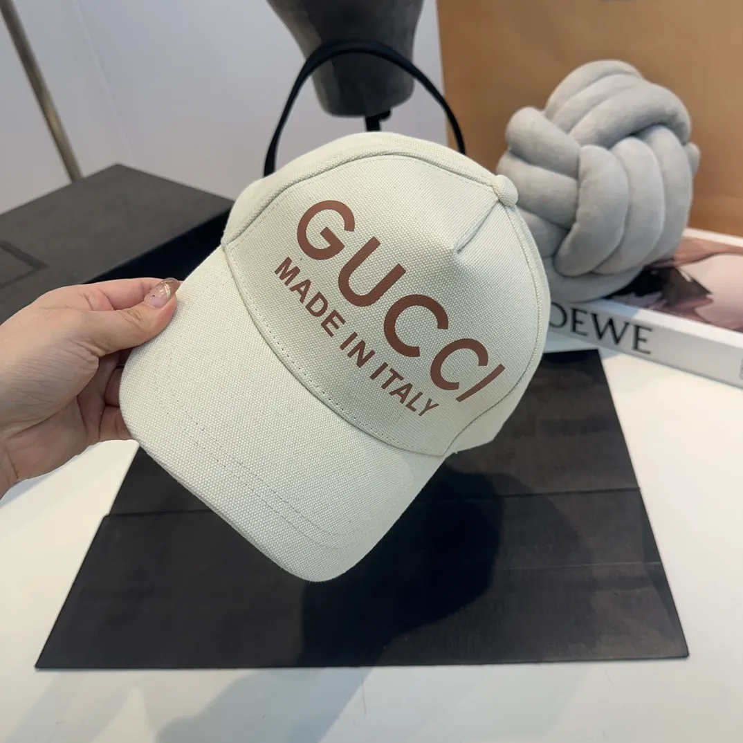 p60 Official website new model Gucci latest original baseball cap, large double G, custom-made from 1:1 mold at the counter, light and breathable! The basic head circumference is 56cm, and the patch is adjustable.