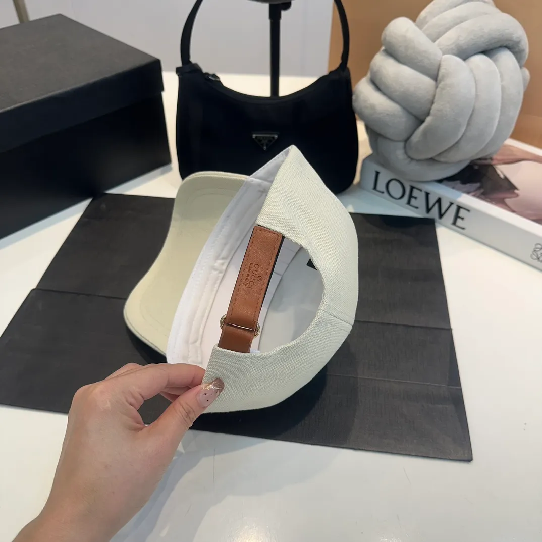p60 Official website new model Gucci latest original baseball cap, large double G, custom-made from 1:1 mold at the counter, light and breathable! The basic head circumference is 56cm, and the patch is adjustable.