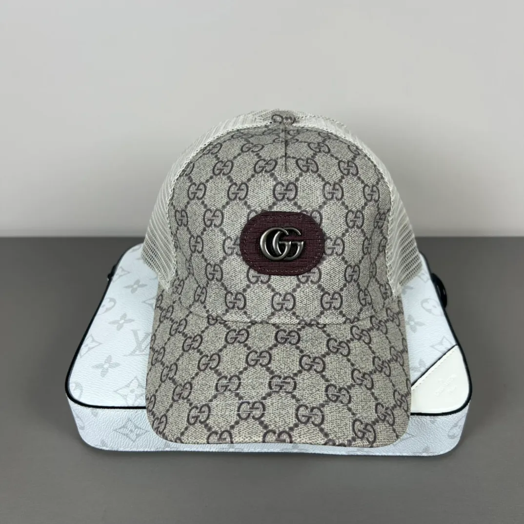 P56💰Gucci Baseball Cap♥️GUCCI🧢Official website new product, baseball cap, original quality, hot arrival 🔥🎩 The craftsmanship is very exquisite, high-end and classy! Low-key luxury, easy to carry! Running volume!