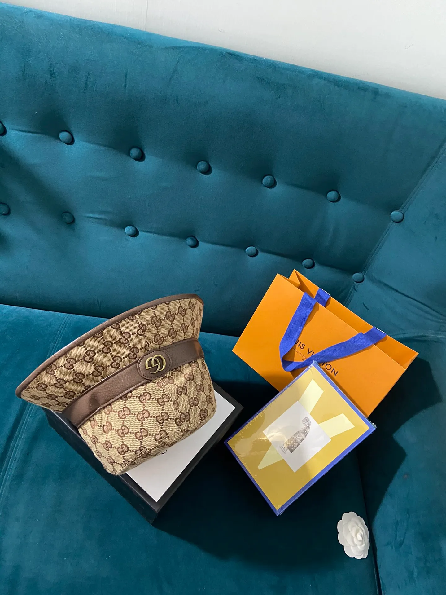 P110 Original pair of Gucci 〰️Classic fisherman hat, hot style, 1:1 mold customization at the counter, original fabric, original hat shape➕first-layer cowhide, classic logo 🛹Comfortable and handsome. Trendy men and women👨‍🏭🉑️couples🉑️best friends🌟