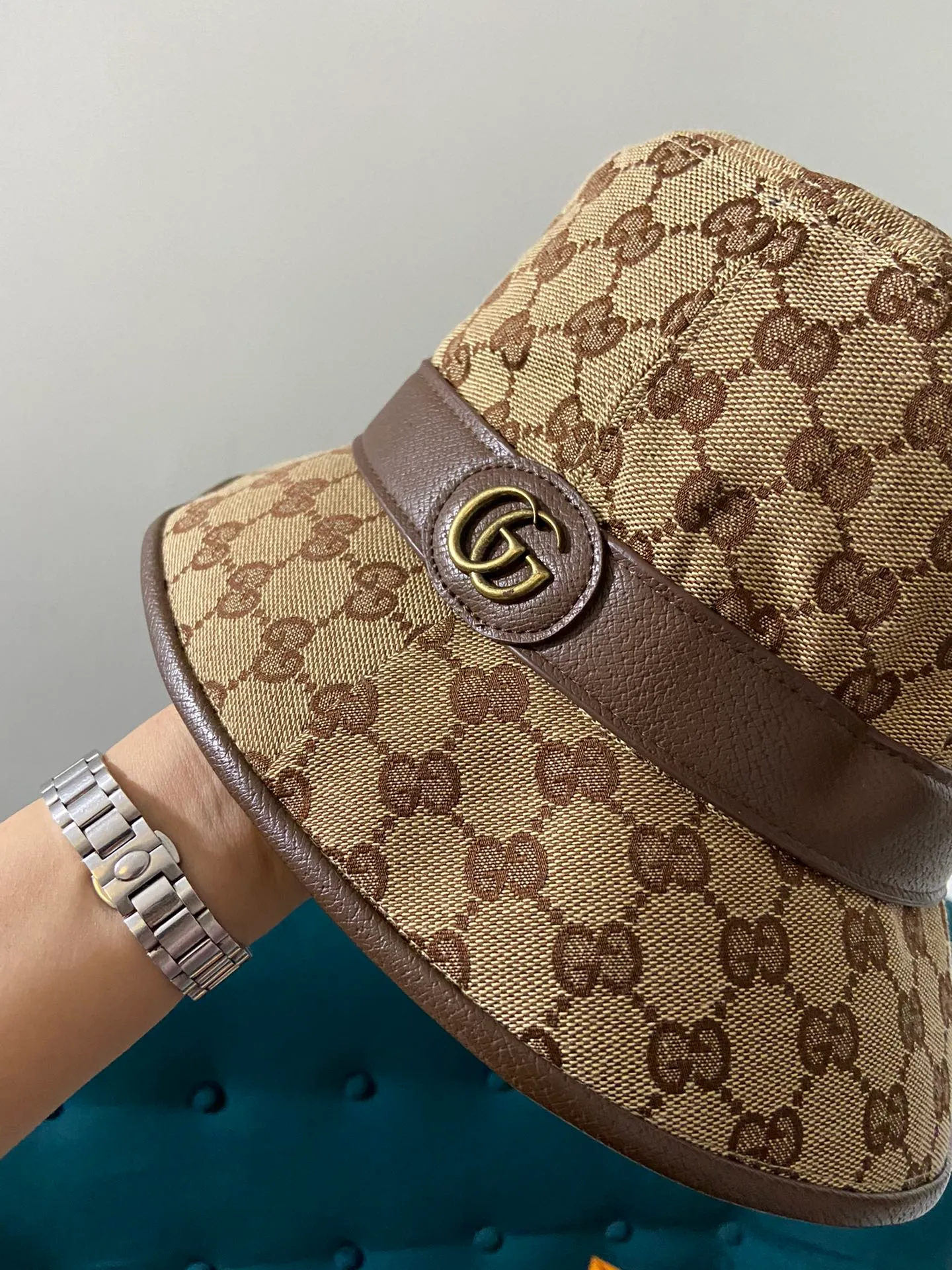 P110 Original pair of Gucci 〰️Classic fisherman hat, hot style, 1:1 mold customization at the counter, original fabric, original hat shape➕first-layer cowhide, classic logo 🛹Comfortable and handsome. Trendy men and women👨‍🏭🉑️couples🉑️best friends🌟