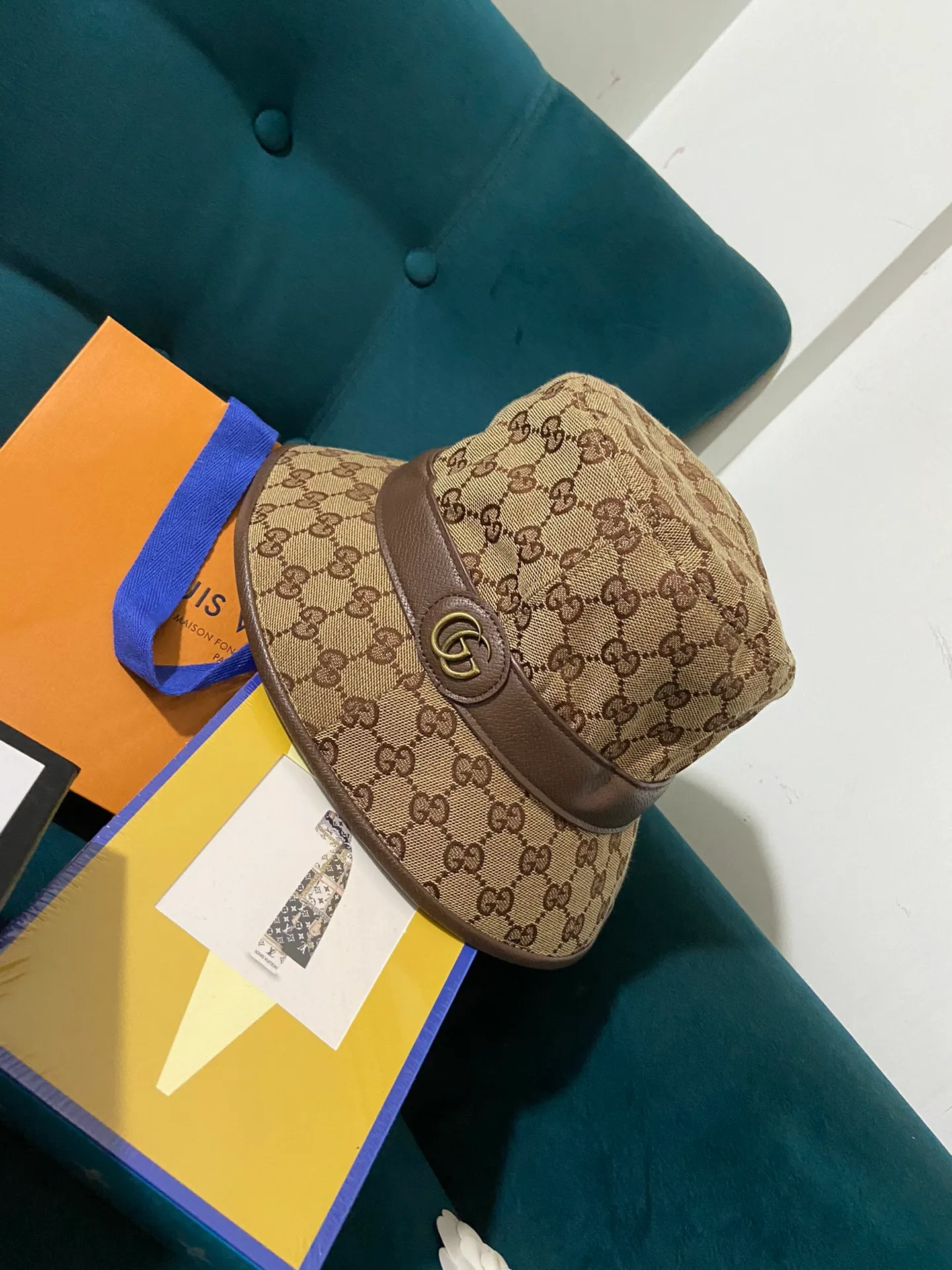 P110 Original pair of Gucci 〰️Classic fisherman hat, hot style, 1:1 mold customization at the counter, original fabric, original hat shape➕first-layer cowhide, classic logo 🛹Comfortable and handsome. Trendy men and women👨‍🏭🉑️couples🉑️best friends🌟