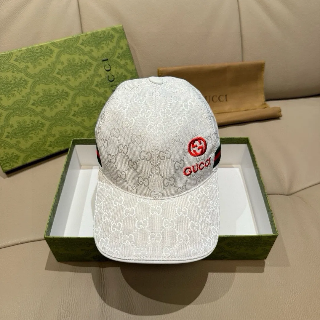 P900,000 classic model shipped! , Gucci (Gucci) classic original baseball cap😍😍gucci small embroidery, 1:1 mold opening and customization at the counter, the highest version, original canvas fabric + first layer of cowhide, pure cotton lining, light and breathable! Photographed in real life, suitable for men and women in all seasons, basic head circumference 56cm, adjustable patches.