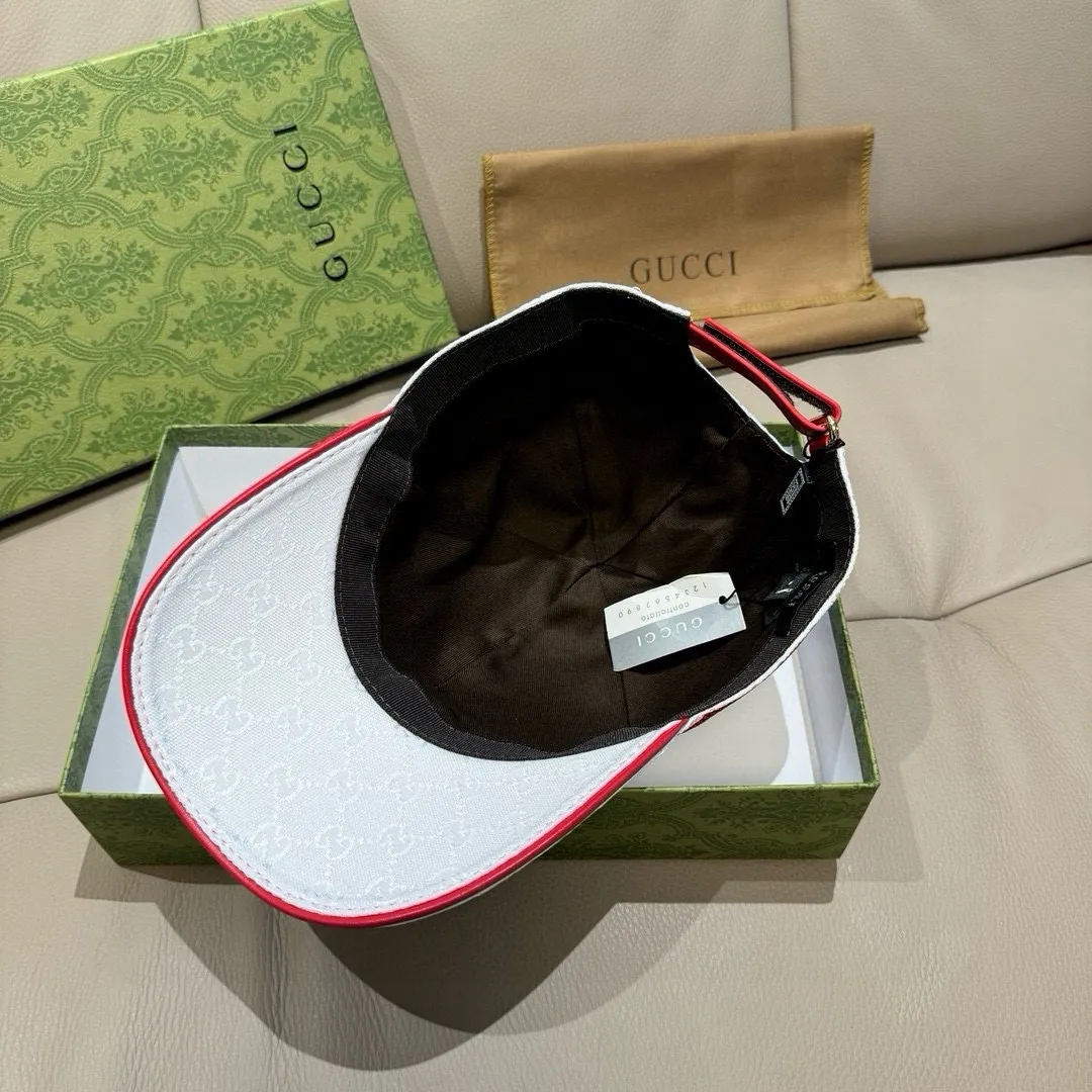 P900,000 classic model shipped! , Gucci (Gucci) classic original baseball cap😍😍gucci small embroidery, 1:1 mold opening and customization at the counter, the highest version, original canvas fabric + first layer of cowhide, pure cotton lining, light and breathable! Photographed in real life, suitable for men and women in all seasons, basic head circumference 56cm, adjustable patches.