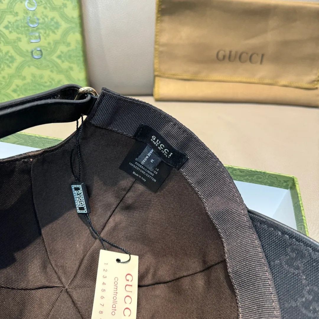 P90, Gucci (Gucci) new original baseball cap, large GUCCI embroidery, 1:1 mold customization, heavy embroidery, details comparable to counters, original canvas fabric + first-layer cowhide, excellent quality! The first choice for handsome men and beautiful women, fashionable and versatile. The basic head circumference is 56cm, and the patch is adjustable.