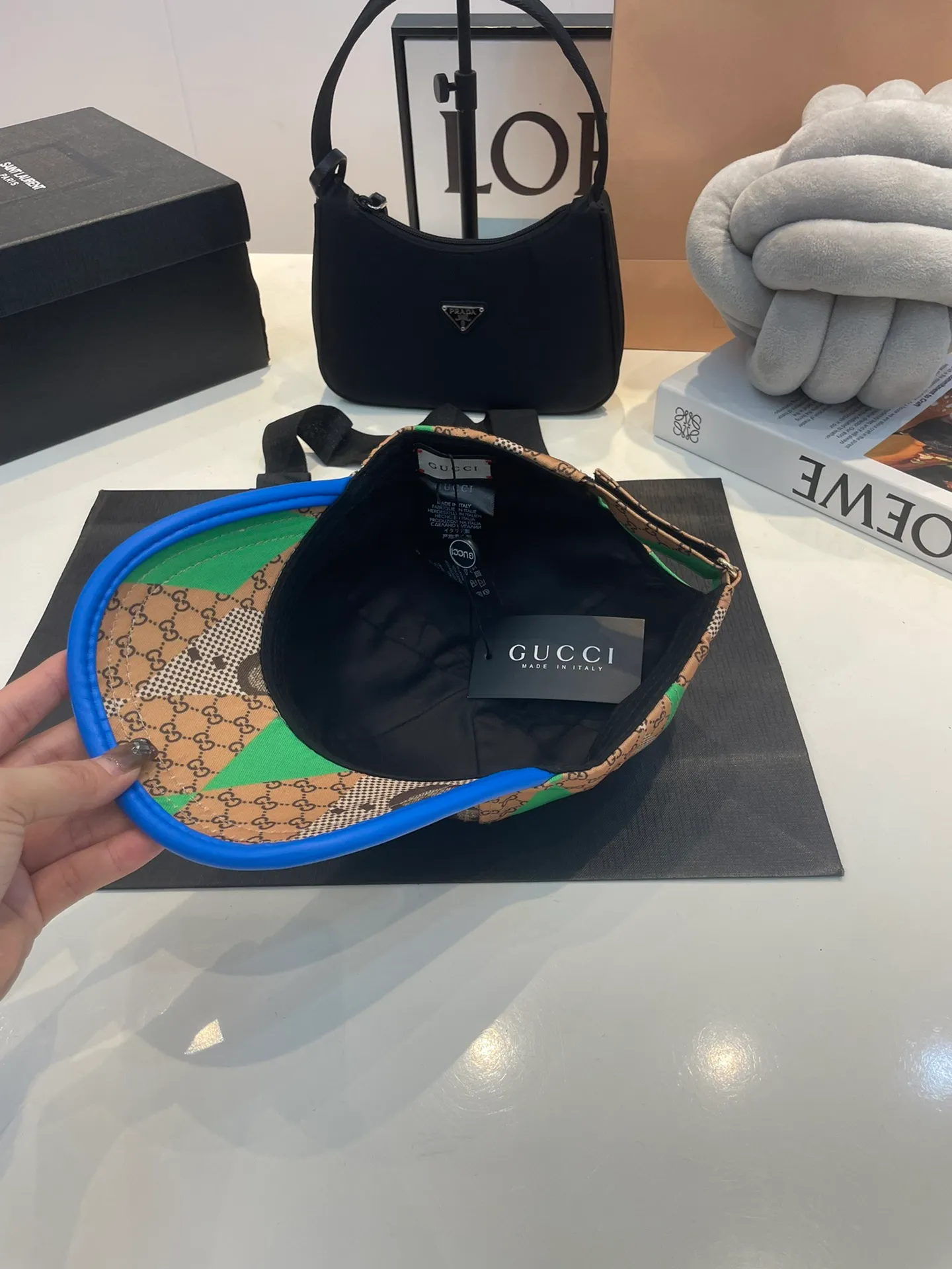 P60 Gucci Baseball Cap♥️GUCCI🧢New product from the official website, baseball cap, original quality, very popular 🔥🎩 The craftsmanship is very exquisite, high-end and classy! Low-key luxury, easy to carry! Running volume