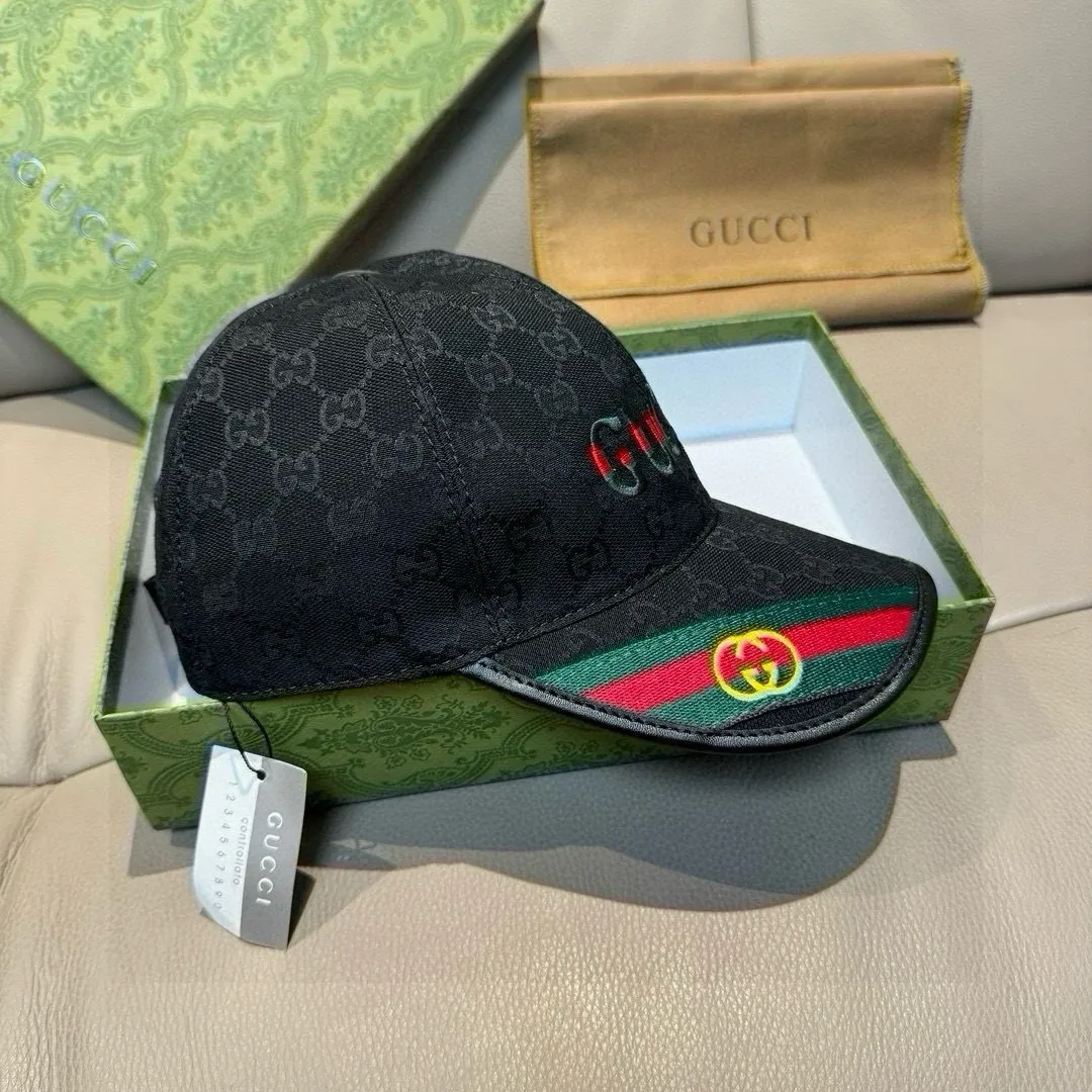 P90, Gucci's new original baseball cap, double G webbing. 1:1 mold customization, heavy embroidery, details comparable to those at counters, original canvas fabric + first layer cowhide, excellent quality! The first choice for handsome men and beautiful women, fashionable and versatile. The basic head circumference is 56cm, and the patch is adjustable.