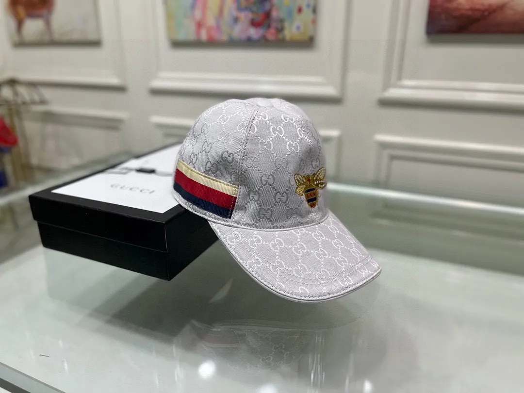 🉐90, Gucci (Gucci) classic original baseball cap, small white hat. 1:1 mold opening and customization at the counter, the highest version, original canvas fabric + first-layer cowhide, light and breathable! Photographed in real life, suitable for men and women in all seasons, basic head circumference 56cm, adjustable patches.