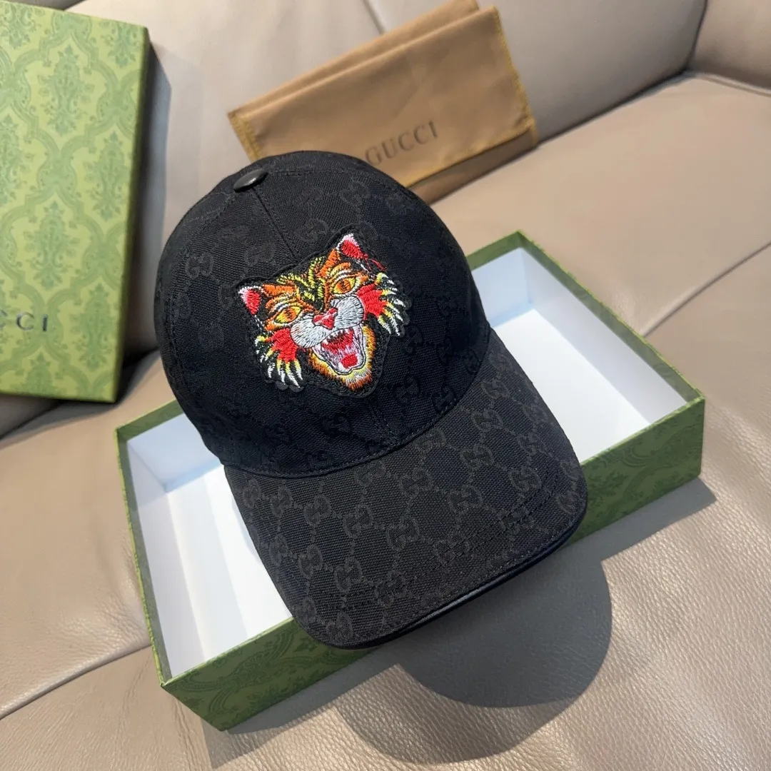 P90, Gucci (Gucci) new original baseball cap, tiger head embroidery, 1:1 mold customization, heavy embroidery, details comparable to counters, original canvas fabric + first-layer cowhide, excellent quality! The first choice for handsome men and beautiful women, fashionable and versatile. The basic head circumference is 56cm, and the patch is adjustable.