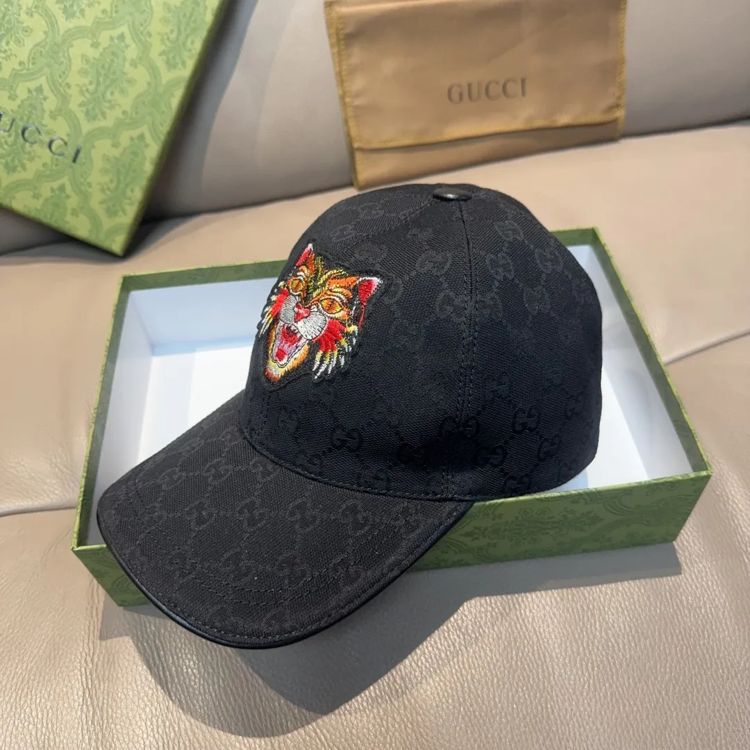 P90, Gucci (Gucci) new original baseball cap, tiger head embroidery, 1:1 mold customization, heavy embroidery, details comparable to counters, original canvas fabric + first-layer cowhide, excellent quality! The first choice for handsome men and beautiful women, fashionable and versatile. The basic head circumference is 56cm, and the patch is adjustable.