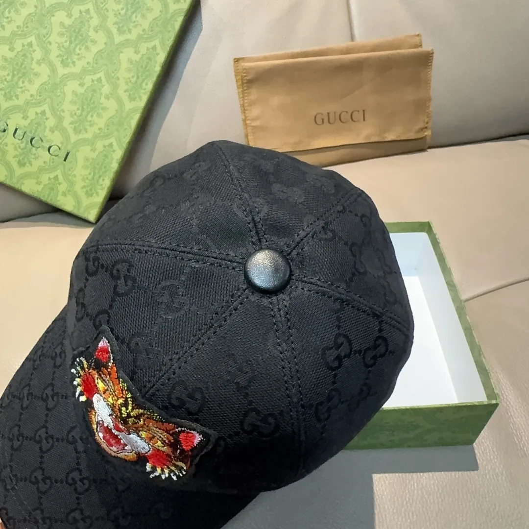 P90, Gucci (Gucci) new original baseball cap, tiger head embroidery, 1:1 mold customization, heavy embroidery, details comparable to counters, original canvas fabric + first-layer cowhide, excellent quality! The first choice for handsome men and beautiful women, fashionable and versatile. The basic head circumference is 56cm, and the patch is adjustable.