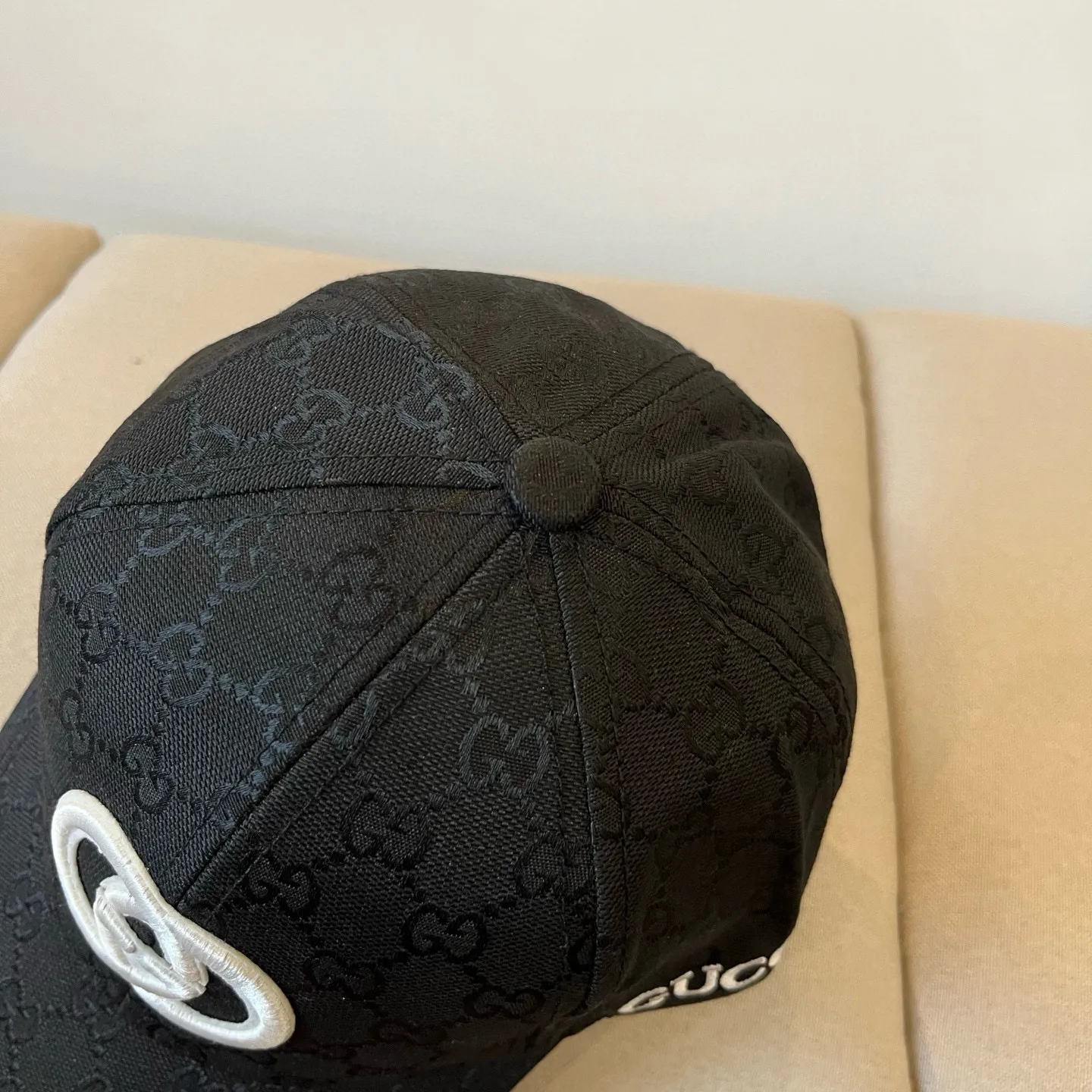 P60 Gucci Baseball Cap♥️GUCCI🧢New product from the official website, baseball cap, original quality, very popular 🔥🎩 The craftsmanship is very exquisite, high-end and classy! Low-key luxury, easy to carry! Running volume!