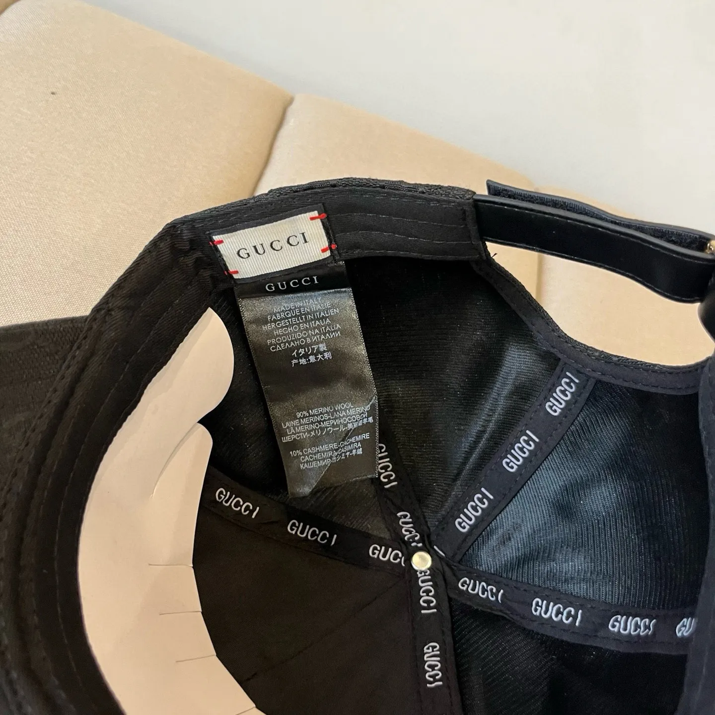 P60 Gucci Baseball Cap♥️GUCCI🧢New product from the official website, baseball cap, original quality, very popular 🔥🎩 The craftsmanship is very exquisite, high-end and classy! Low-key luxury, easy to carry! Running volume!