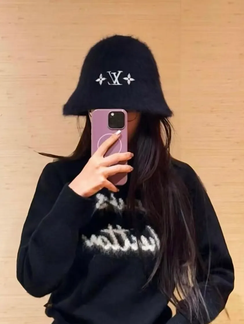2️⃣5️⃣ꫛꫀꪝ New style for autumn and winter 🐑LV cashmere brushed embroidered logo fisherman hat ❄️High quality, super flattering and small 👌Fashionable and versatile, the same style as the counter star~winter atmosphere 🛒Camel Gray White Black