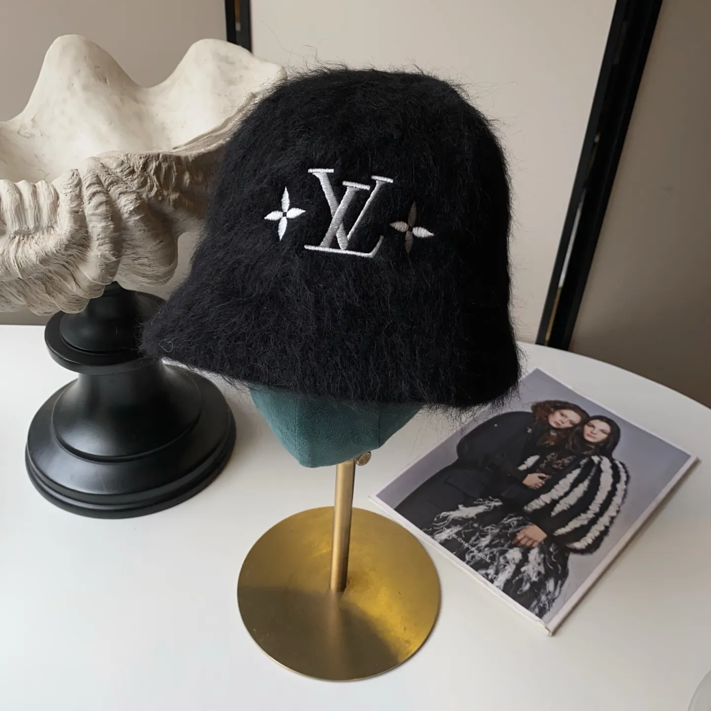 2️⃣5️⃣ꫛꫀꪝ New style for autumn and winter 🐑LV cashmere brushed embroidered logo fisherman hat ❄️High quality, super flattering and small 👌Fashionable and versatile, the same style as the counter star~winter atmosphere 🛒Camel Gray White Black