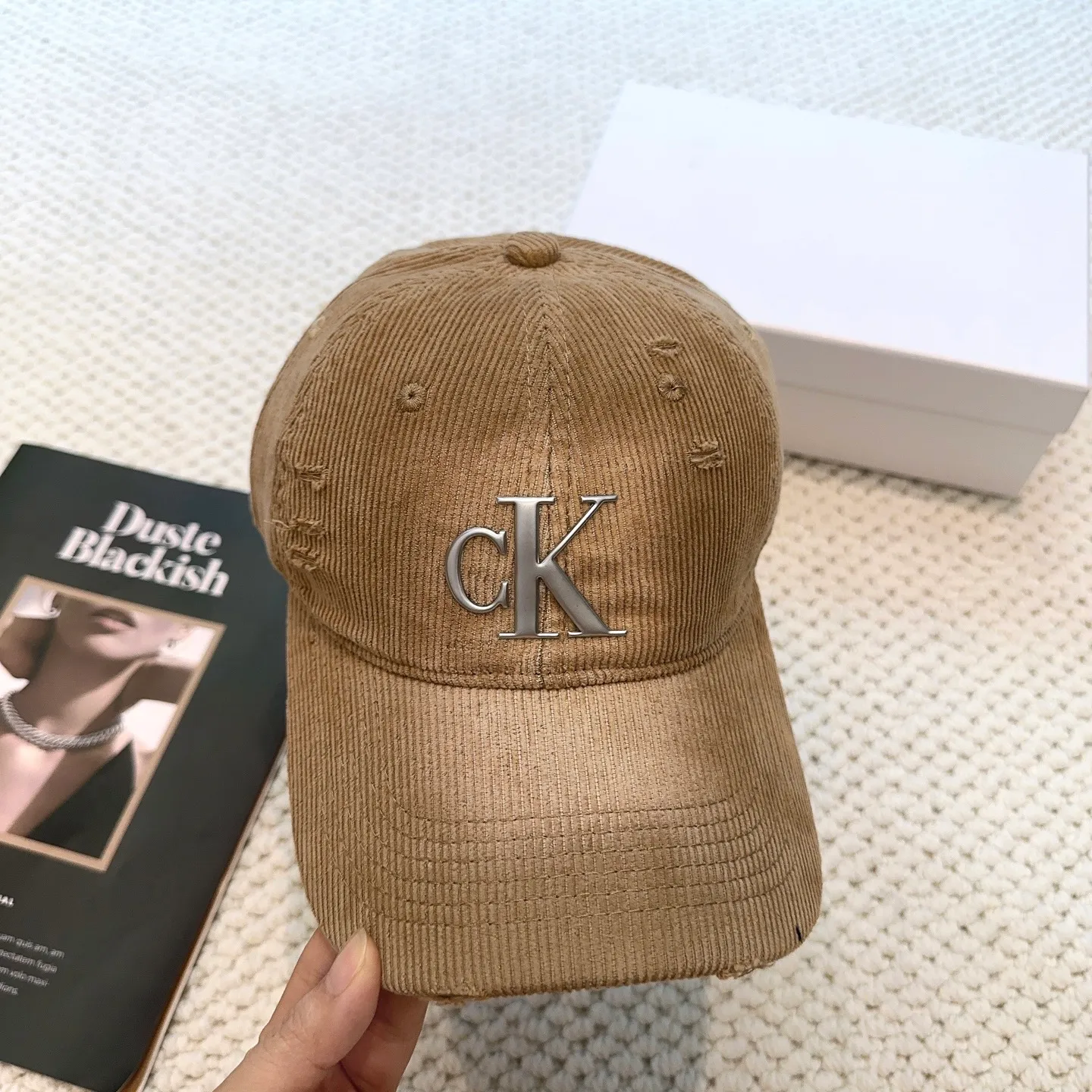 P60 Calvin Klein, CK logo autumn and winter new baseball cap, recommended by Xiaohongshu, fashionable and versatile, a favorite of many celebrities, very explosive, very popular, very good-looking