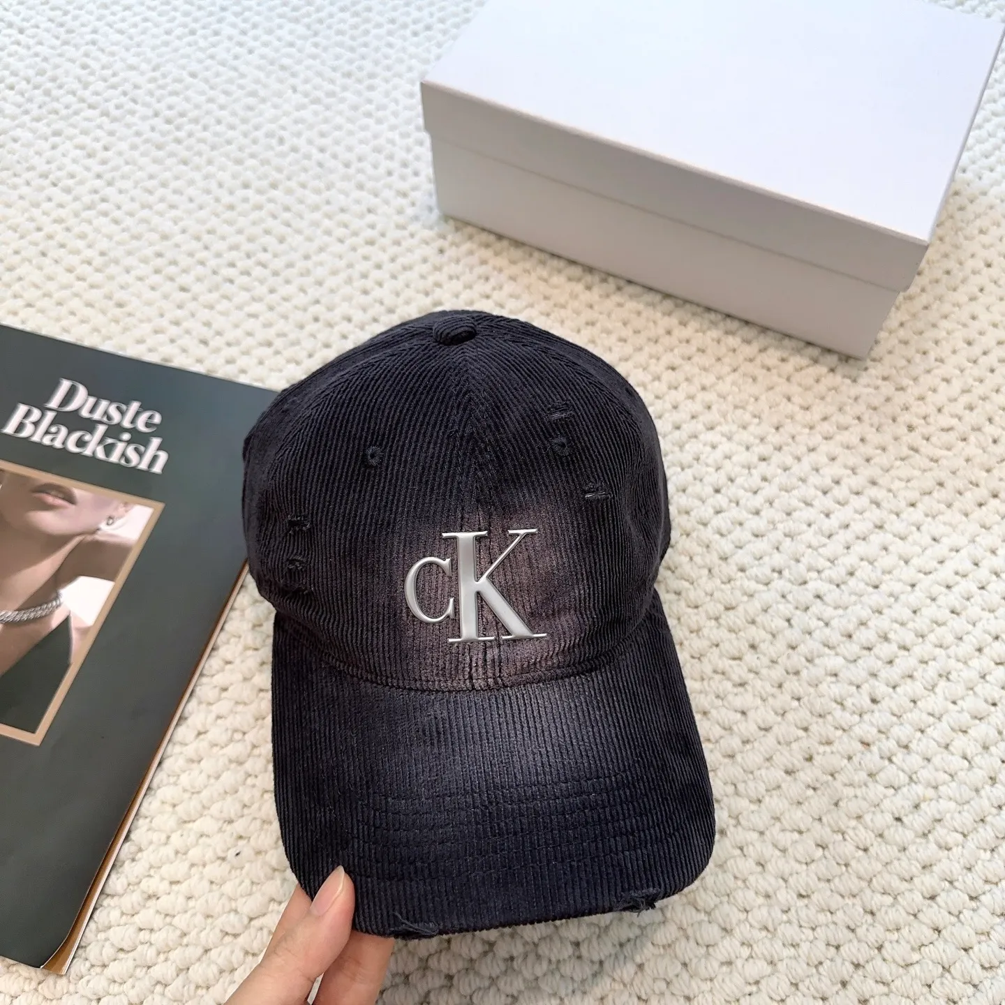 P60 Calvin Klein, CK logo autumn and winter new baseball cap, recommended by Xiaohongshu, fashionable and versatile, a favorite of many celebrities, very explosive, very popular, very good-looking