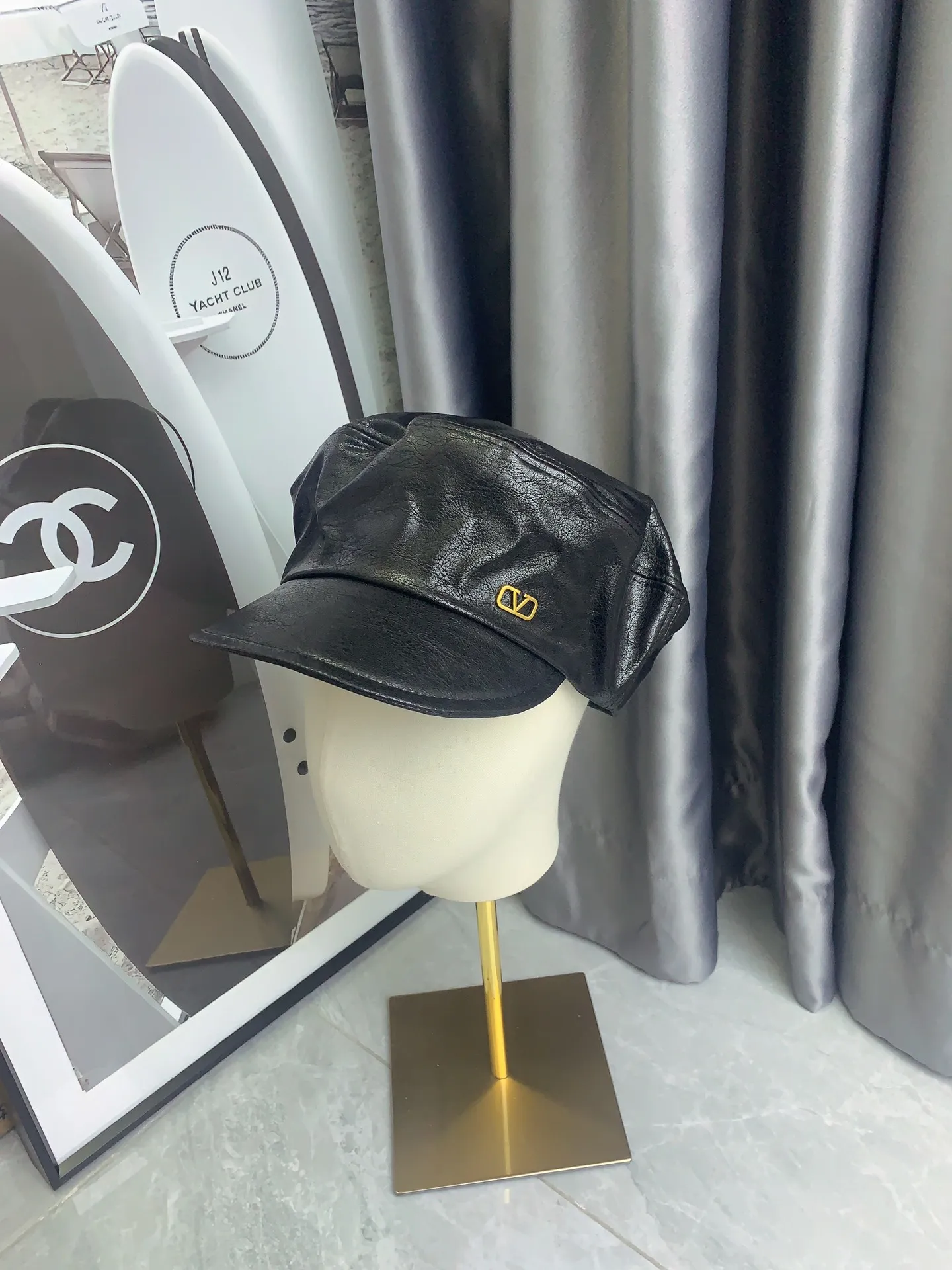 LV Louis Vuitton's new autumn and winter styles ✨ Sweet and cool military hat, the pebbled leather is very high-end