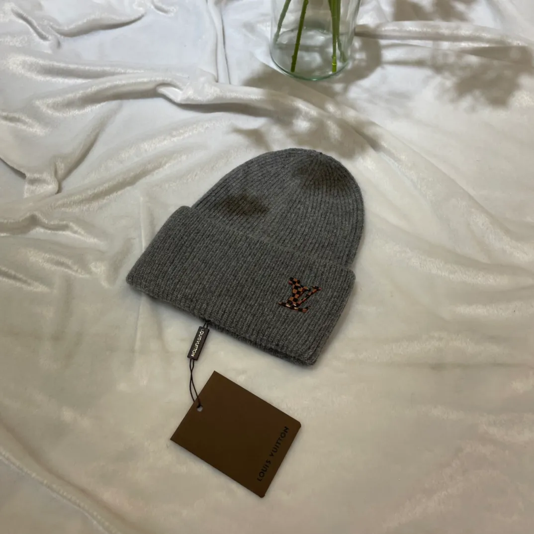 🉐90💛 Comes with dust bag [LV Louis Vuitton] 2023 autumn and winter new style wool knitted beanie of the same style as the big brand, complete with tags ~ perfect for going out on the street!