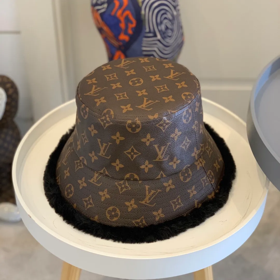 p100 LV autumn and winter pu leather mink hair inner brim fisherman hat, the most popular style of Lujia, head circumference: 56-58cm