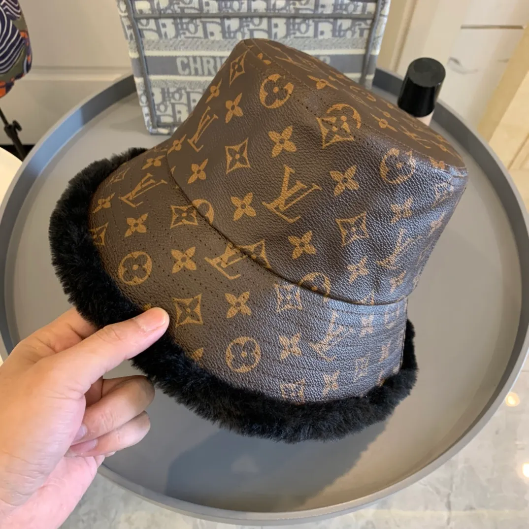 p100 LV autumn and winter pu leather mink hair inner brim fisherman hat, the most popular style of Lujia, head circumference: 56-58cm