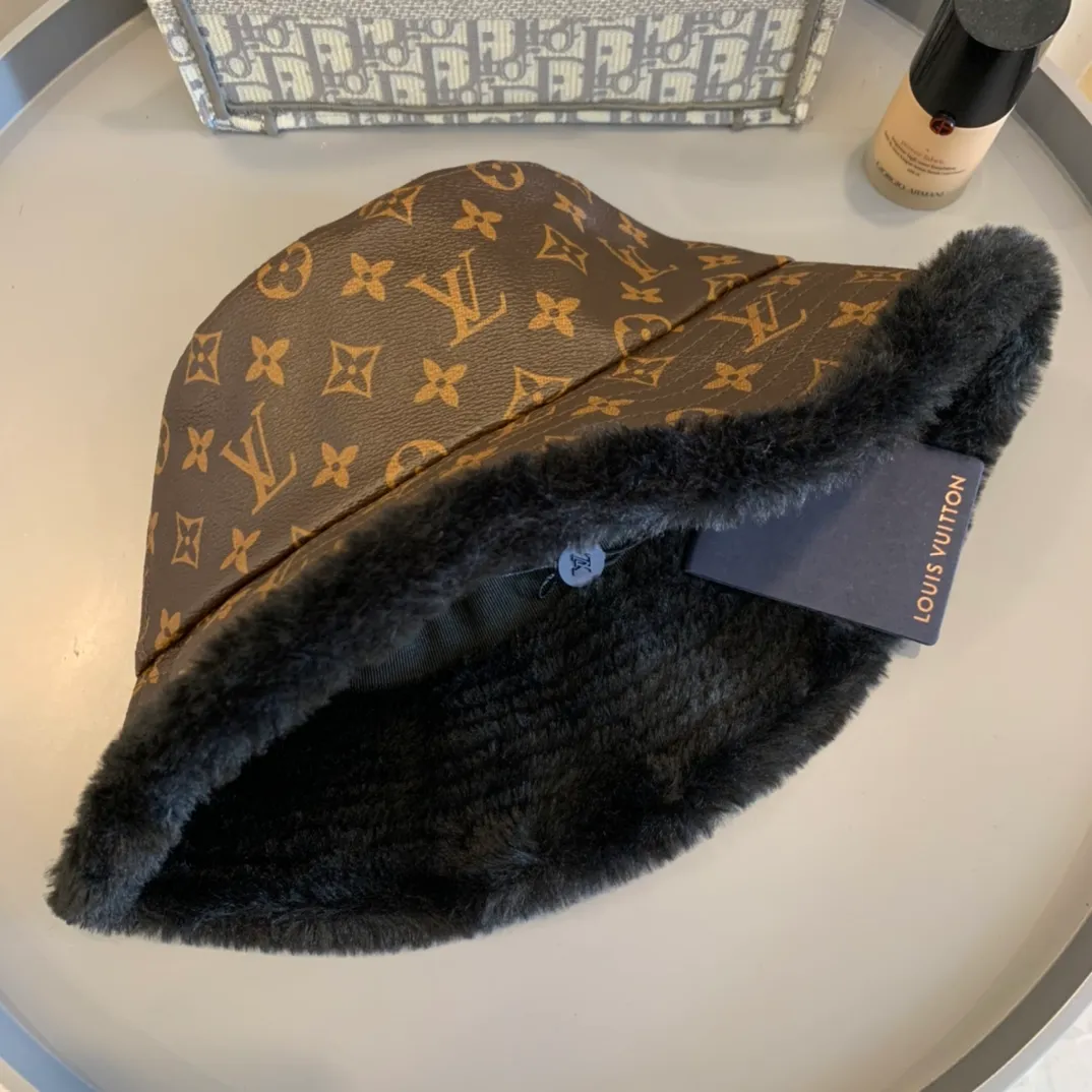 p100 LV autumn and winter pu leather mink hair inner brim fisherman hat, the most popular style of Lujia, head circumference: 56-58cm