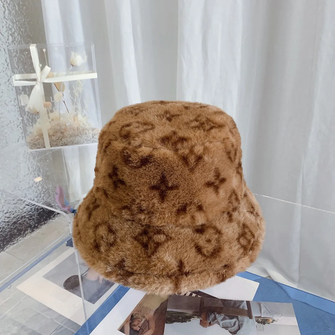 P70 LV21 Autumn and Winter mink fisherman hat, simple and sweet style. High-quality mink, the fabric is super smooth, and it is known as environmentally friendly fur. It is an absolute surprise to get it. The fur feels very good, and the shape of the hat is very flattering to the face! Head circumference:58cm