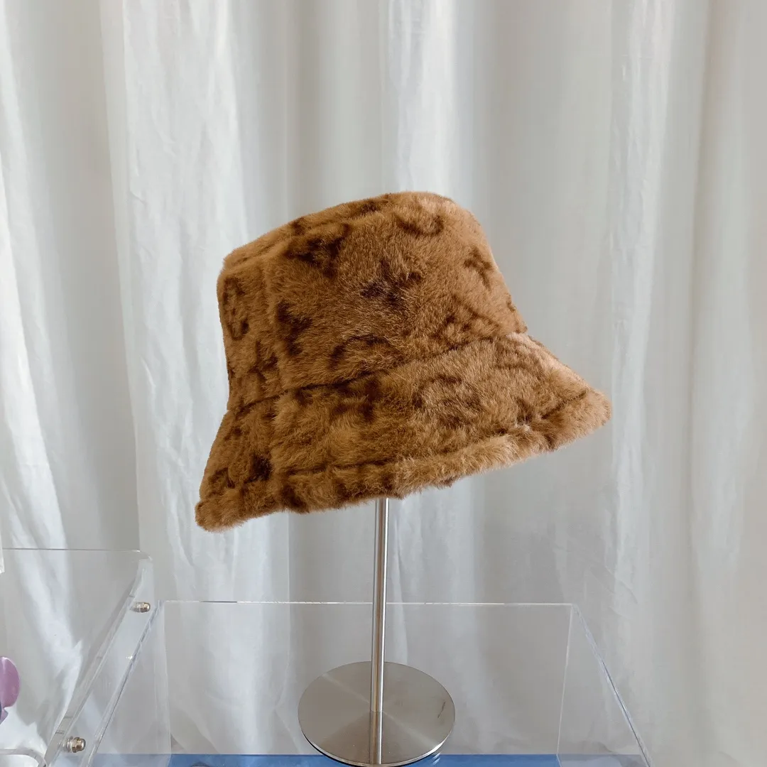 P70 LV21 Autumn and Winter mink fisherman hat, simple and sweet style. High-quality mink, the fabric is super smooth, and it is known as environmentally friendly fur. It is an absolute surprise to get it. The fur feels very good, and the shape of the hat is very flattering to the face! Head circumference:58cm