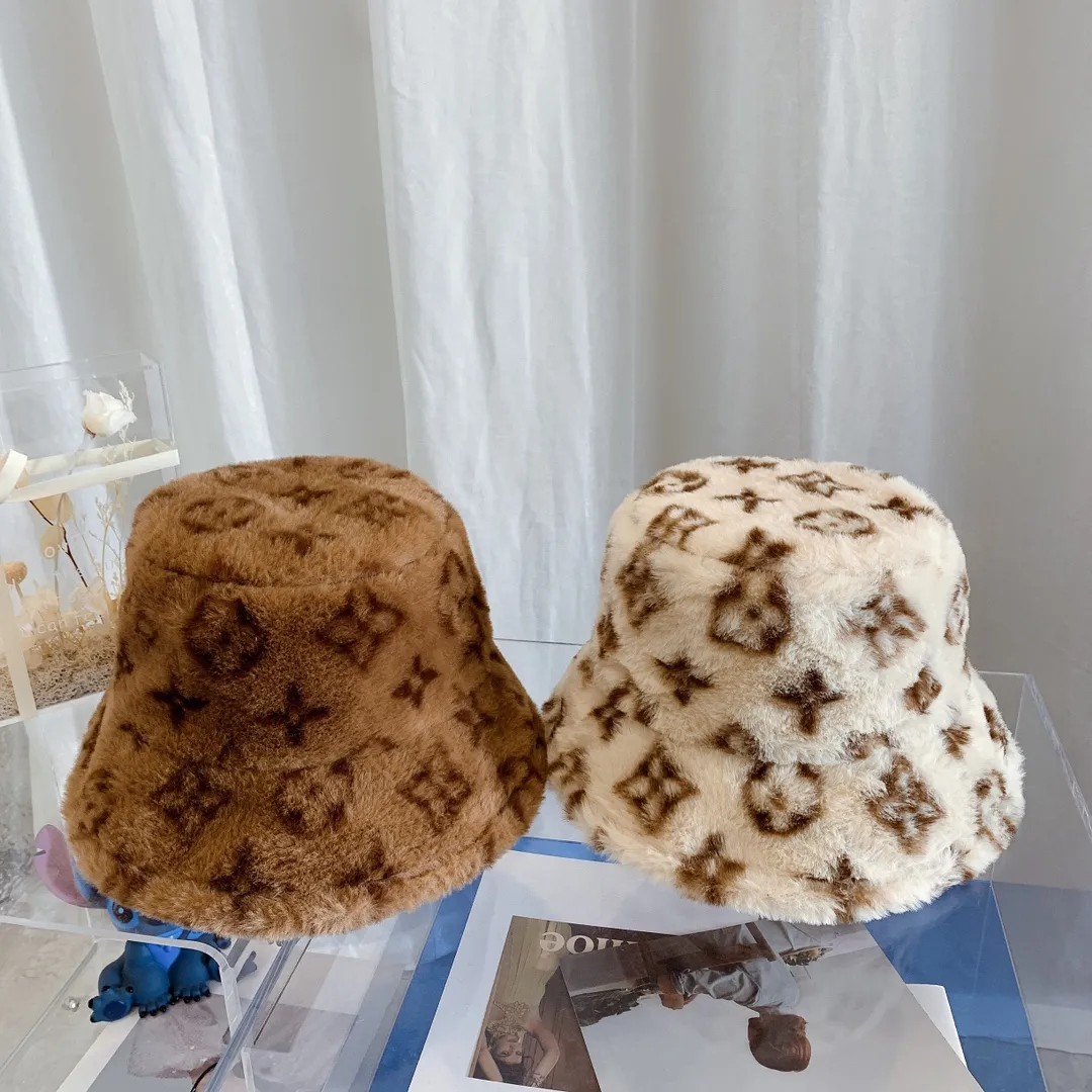 P70 LV21 Autumn and Winter mink fisherman hat, simple and sweet style. High-quality mink, the fabric is super smooth, and it is known as environmentally friendly fur. It is an absolute surprise to get it. The fur feels very good, and the shape of the hat is very flattering to the face! Head circumference:58cm