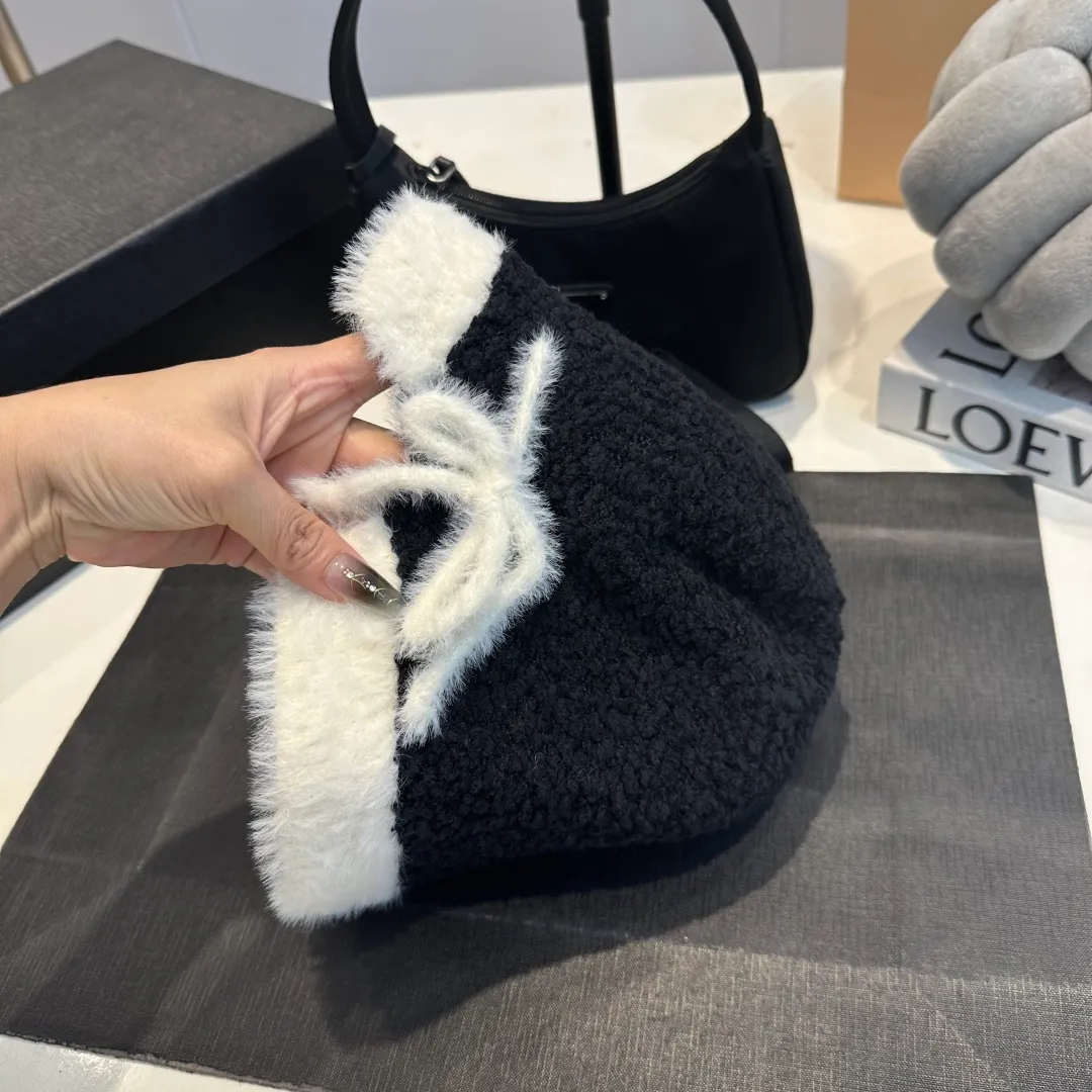P70 LV Louis Vuitton new rabbit fur hat! High-end color series, the latest fisherman hat for autumn and winter ✨ Super elegant rabbit fur hat, white moonlight white🤍 🧊It is a perfect match in winter, the texture is invincible!