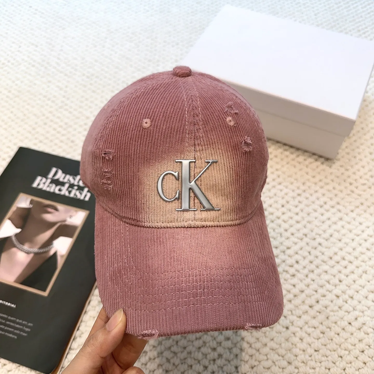 P60 Calvin Klein, CK logo autumn and winter new baseball cap, recommended by Xiaohongshu, fashionable and versatile, a favorite of many celebrities, very explosive, very popular, very good-looking