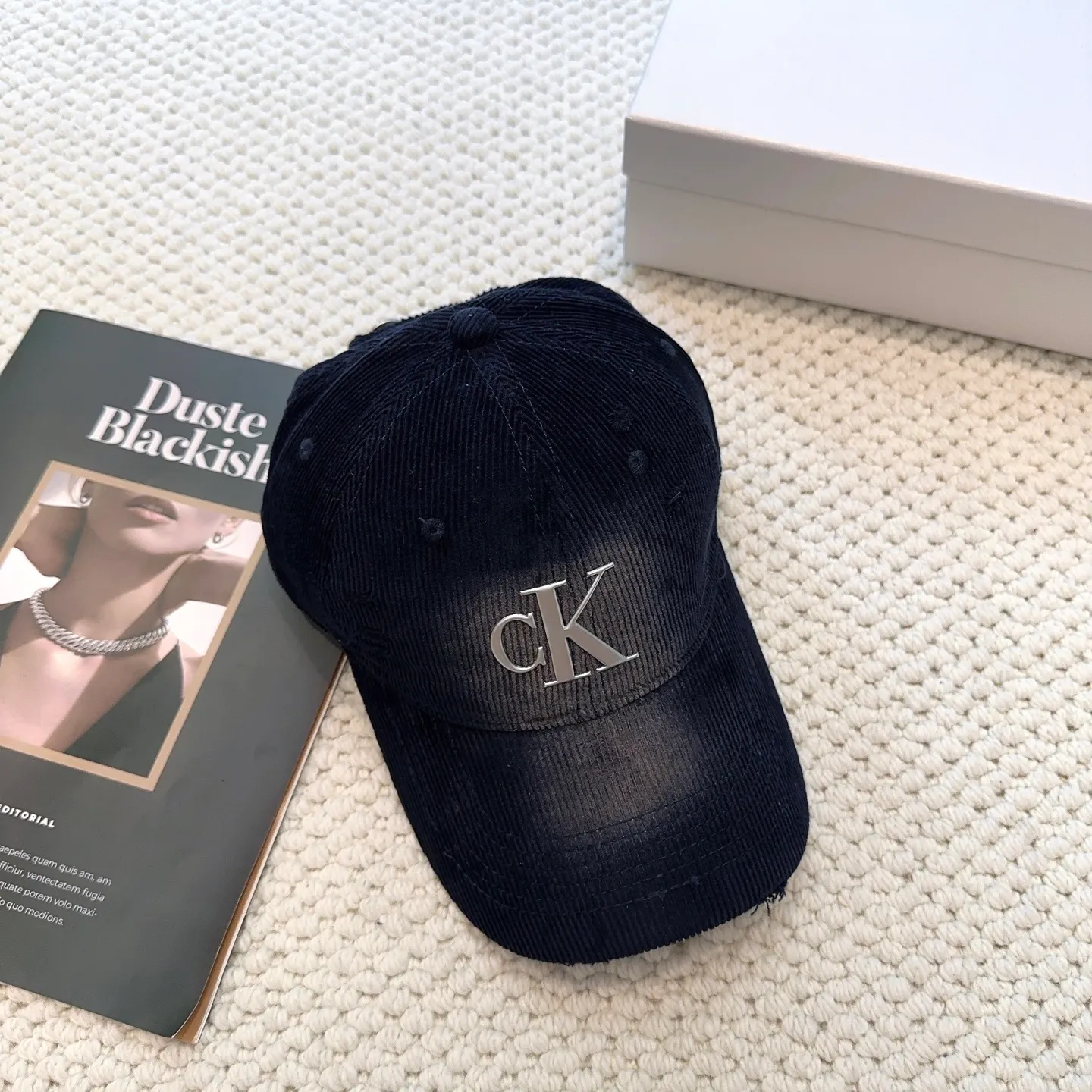 P60 Calvin Klein, CK logo autumn and winter new baseball cap, recommended by Xiaohongshu, fashionable and versatile, a favorite of many celebrities, very explosive, very popular, very good-looking