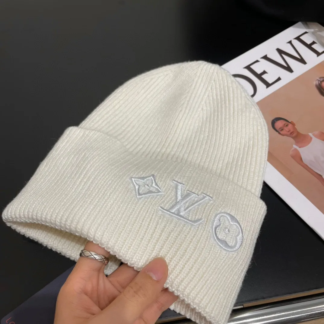 P70 LV Louis Vuitton official website classic knitted hat! Xiaohongshu’s hottest selling item! Dress well! The same style for men and women, thicker and warmer, fashionable and popular 🌸First-class quality, the best brand for warmth in autumn and winter, order now, limited edition