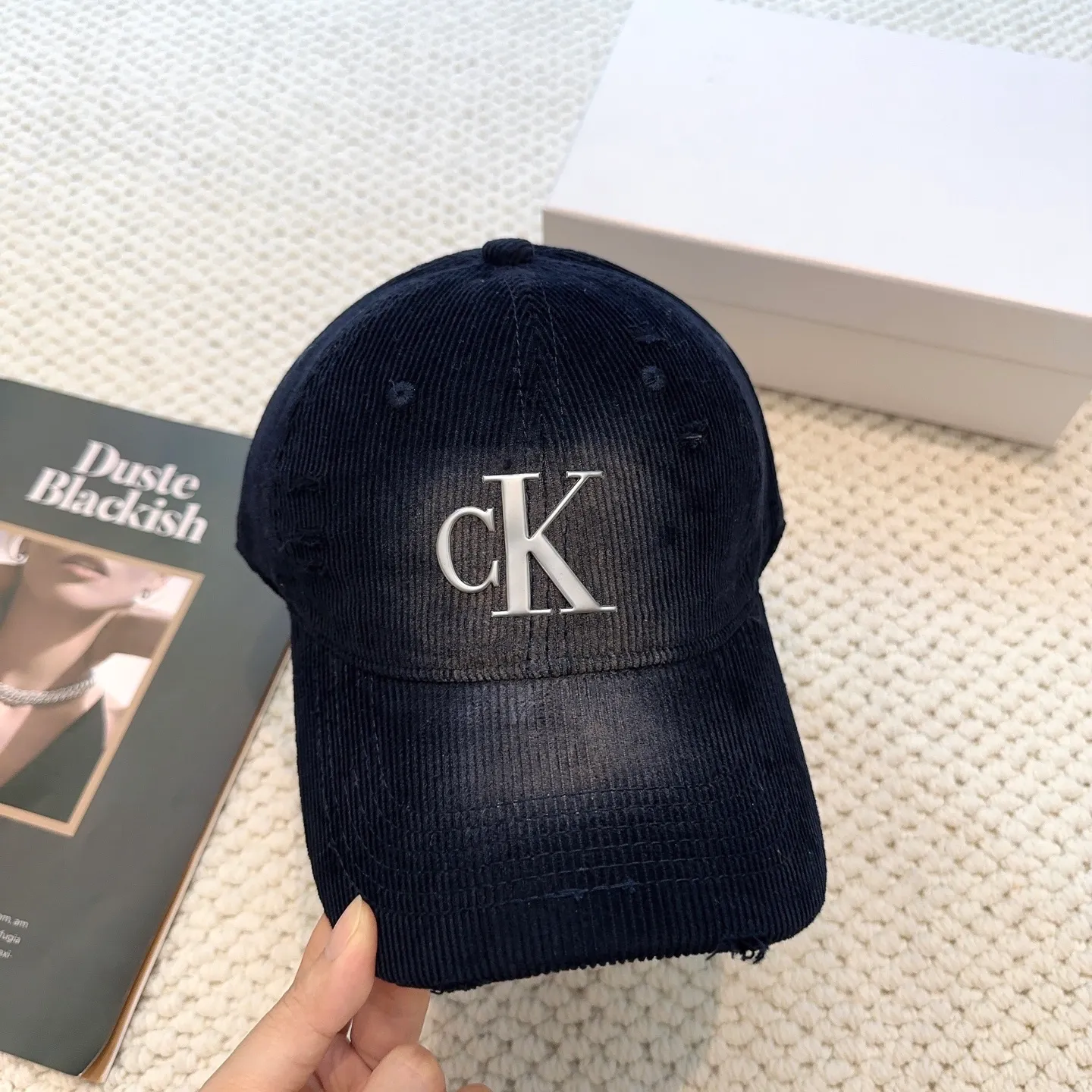 P60 Calvin Klein, CK logo autumn and winter new baseball cap, recommended by Xiaohongshu, fashionable and versatile, a favorite of many celebrities, very explosive, very popular, very good-looking