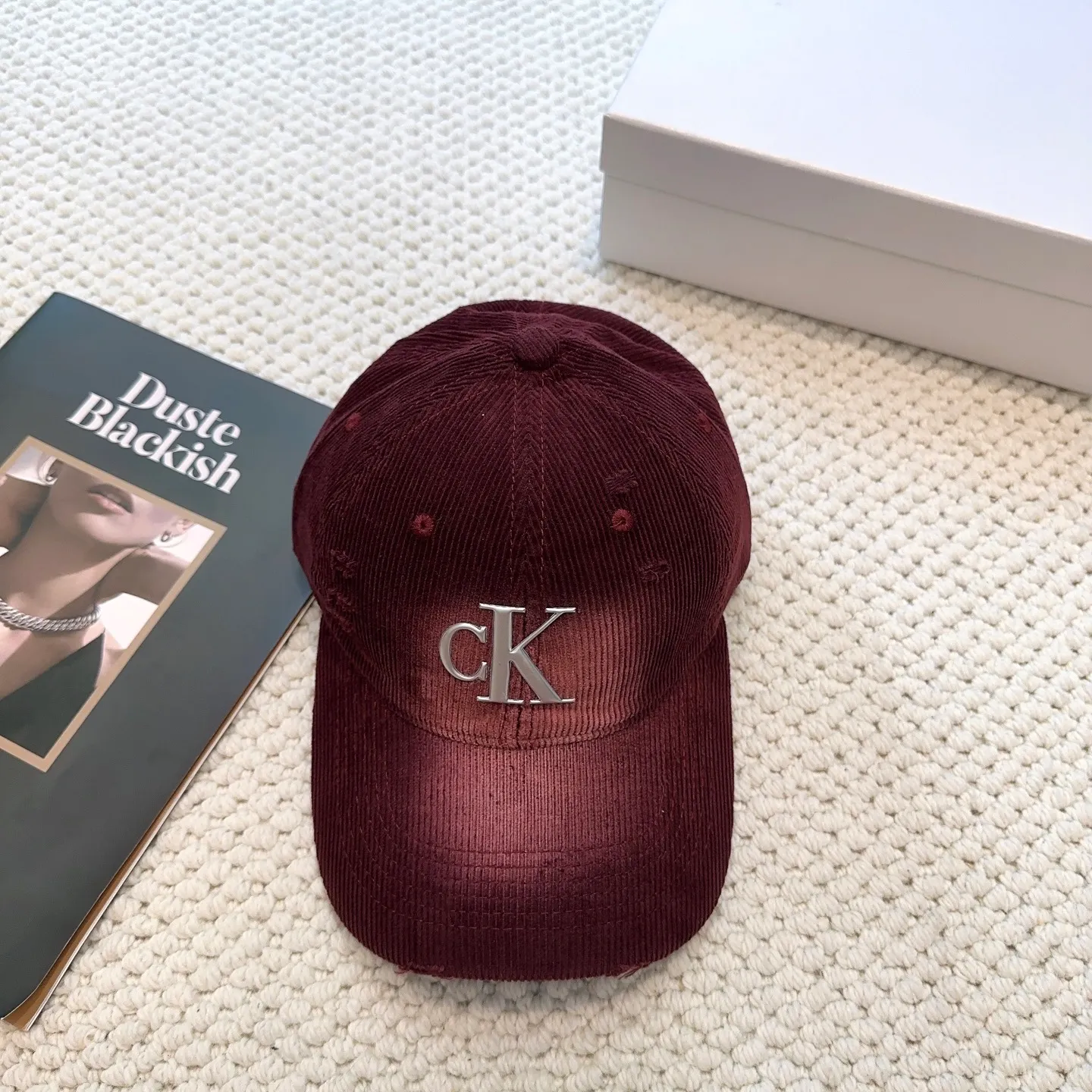 P60 Calvin Klein, CK logo autumn and winter new baseball cap, recommended by Xiaohongshu, fashionable and versatile, a favorite of many celebrities, very explosive, very popular, very good-looking
