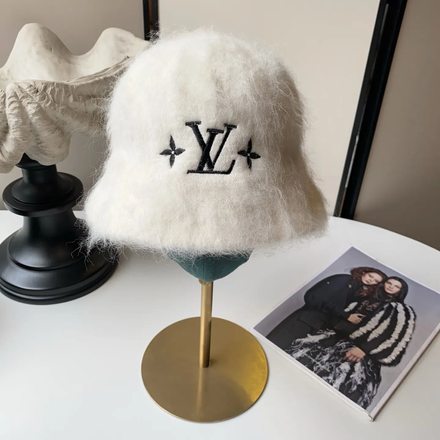 2️⃣5️⃣ꫛꫀꪝ New style for autumn and winter 🐑LV cashmere brushed embroidered logo fisherman hat ❄️High quality, super flattering and small 👌Fashionable and versatile, the same style as the counter star~winter atmosphere 🛒Camel Gray White Black