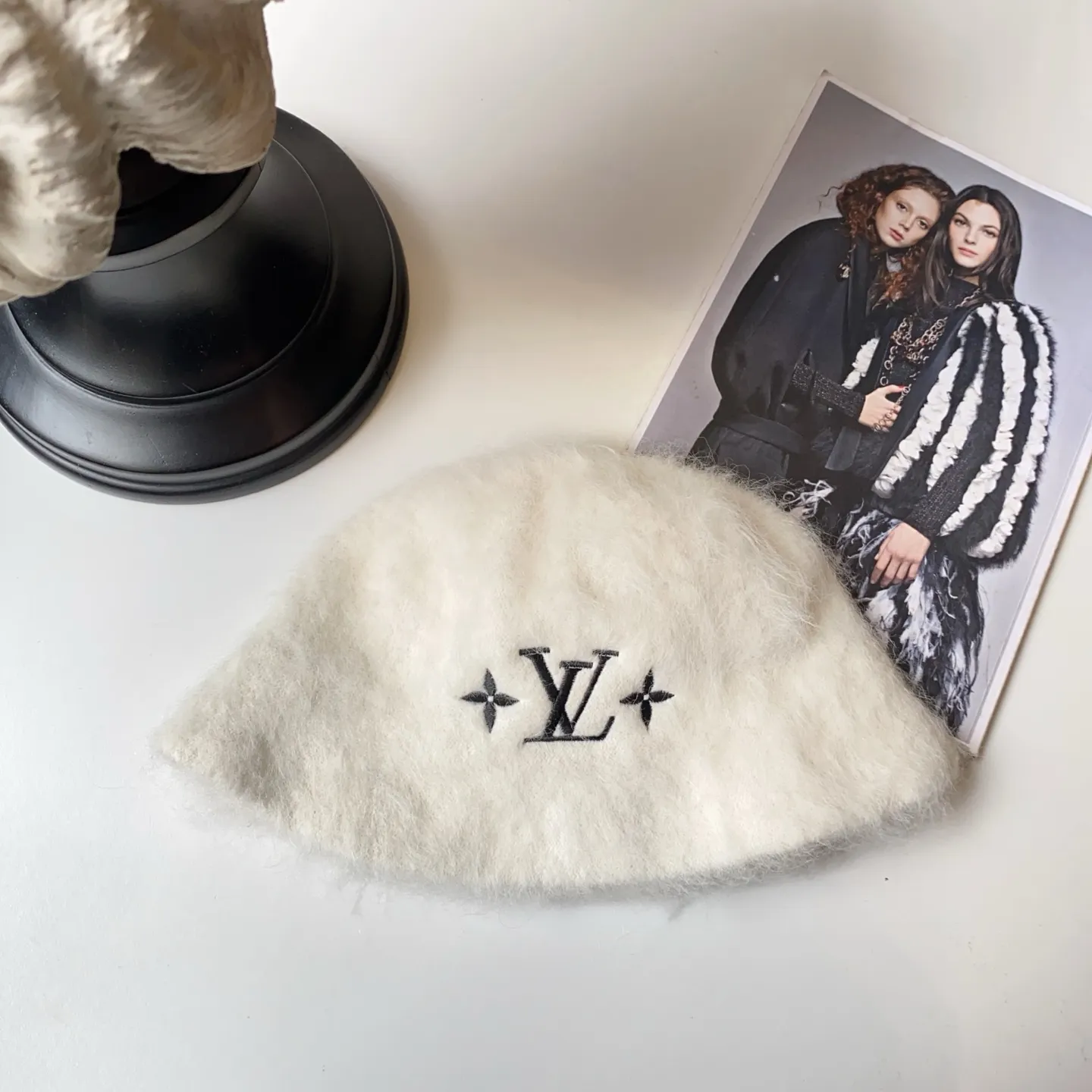 2️⃣5️⃣ꫛꫀꪝ New style for autumn and winter 🐑LV cashmere brushed embroidered logo fisherman hat ❄️High quality, super flattering and small 👌Fashionable and versatile, the same style as the counter star~winter atmosphere 🛒Camel Gray White Black