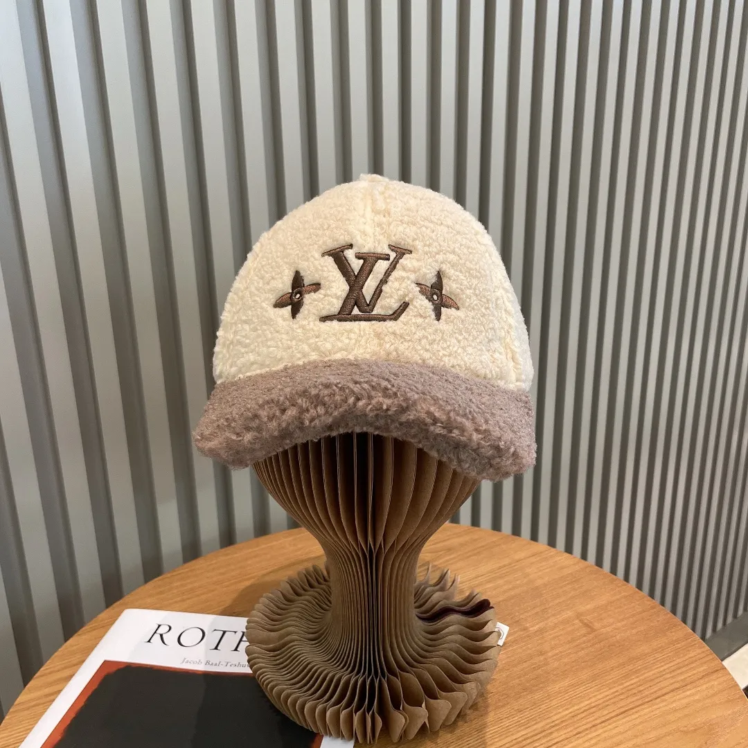 P60 (with dust bag) LV embroidered letter baseball cap, 2022 autumn and winter new style, lambswool lining, super warm, four colors