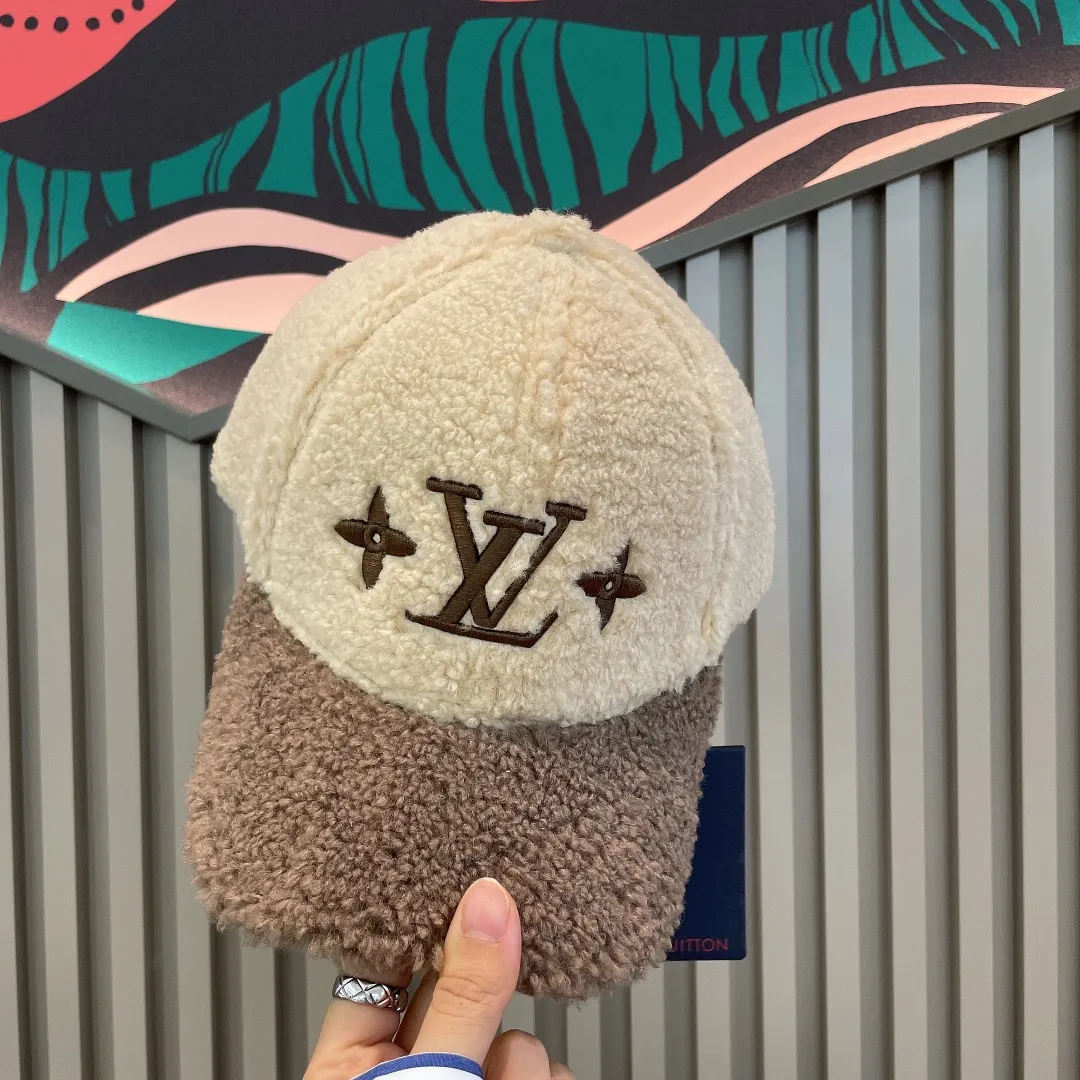 P60 (with dust bag) LV embroidered letter baseball cap, 2022 autumn and winter new style, lambswool lining, super warm, four colors