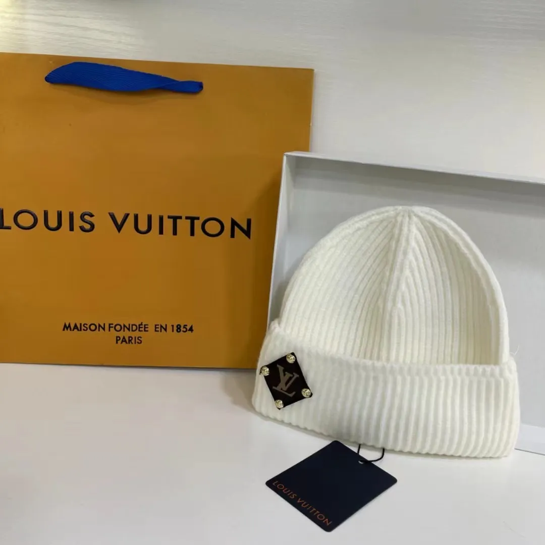 Special P70💛 Comes with dust bag [LV] 2021 autumn and winter counter small fragrance style woolen hat, super popular 💖 first-class texture, super easy to match when going out!