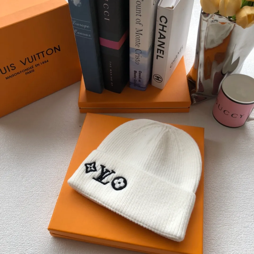 Special batch of 50 LV Louis Vuitton 2022 autumn and winter new wool knitted beanie, %30 rabbit hair% 50 wool, advanced customization, essential for warmth, same style for men and women