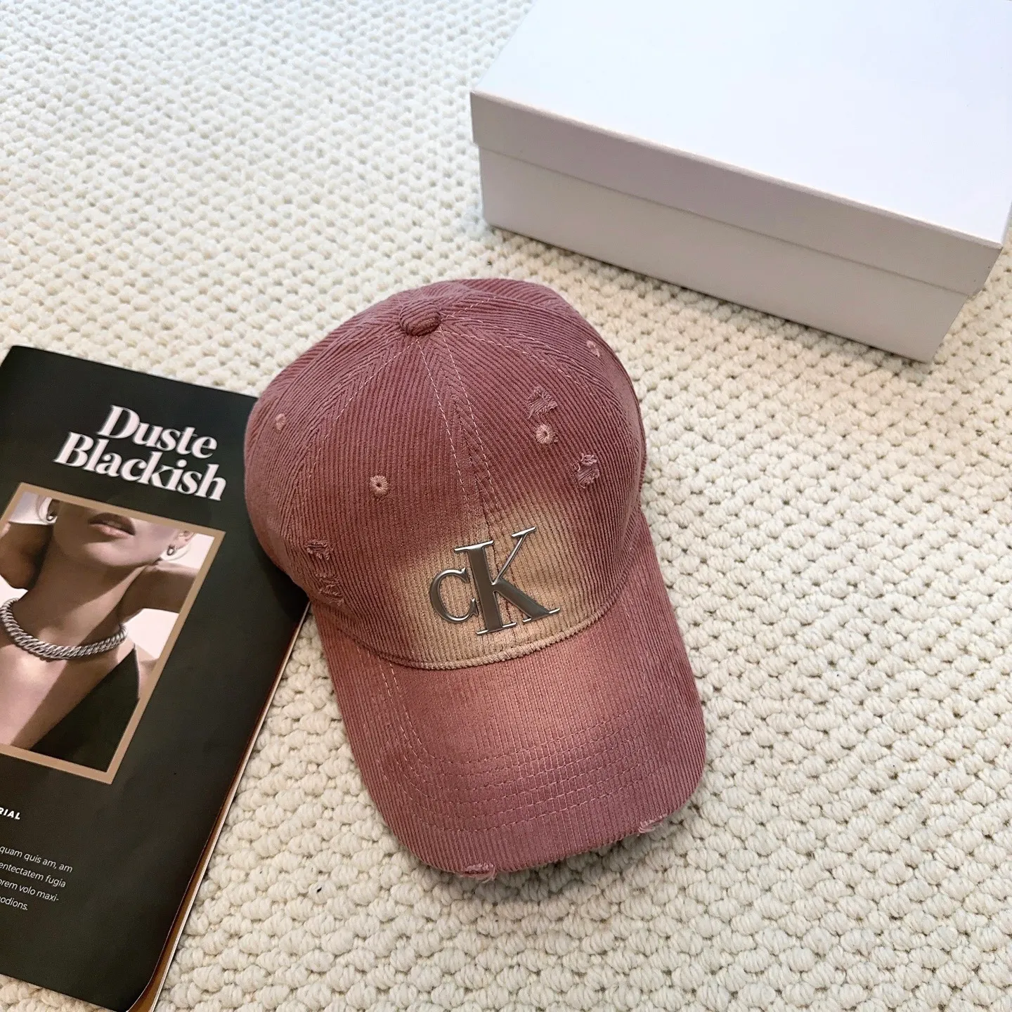 P60 Calvin Klein, CK logo autumn and winter new baseball cap, recommended by Xiaohongshu, fashionable and versatile, a favorite of many celebrities, very explosive, very popular, very good-looking