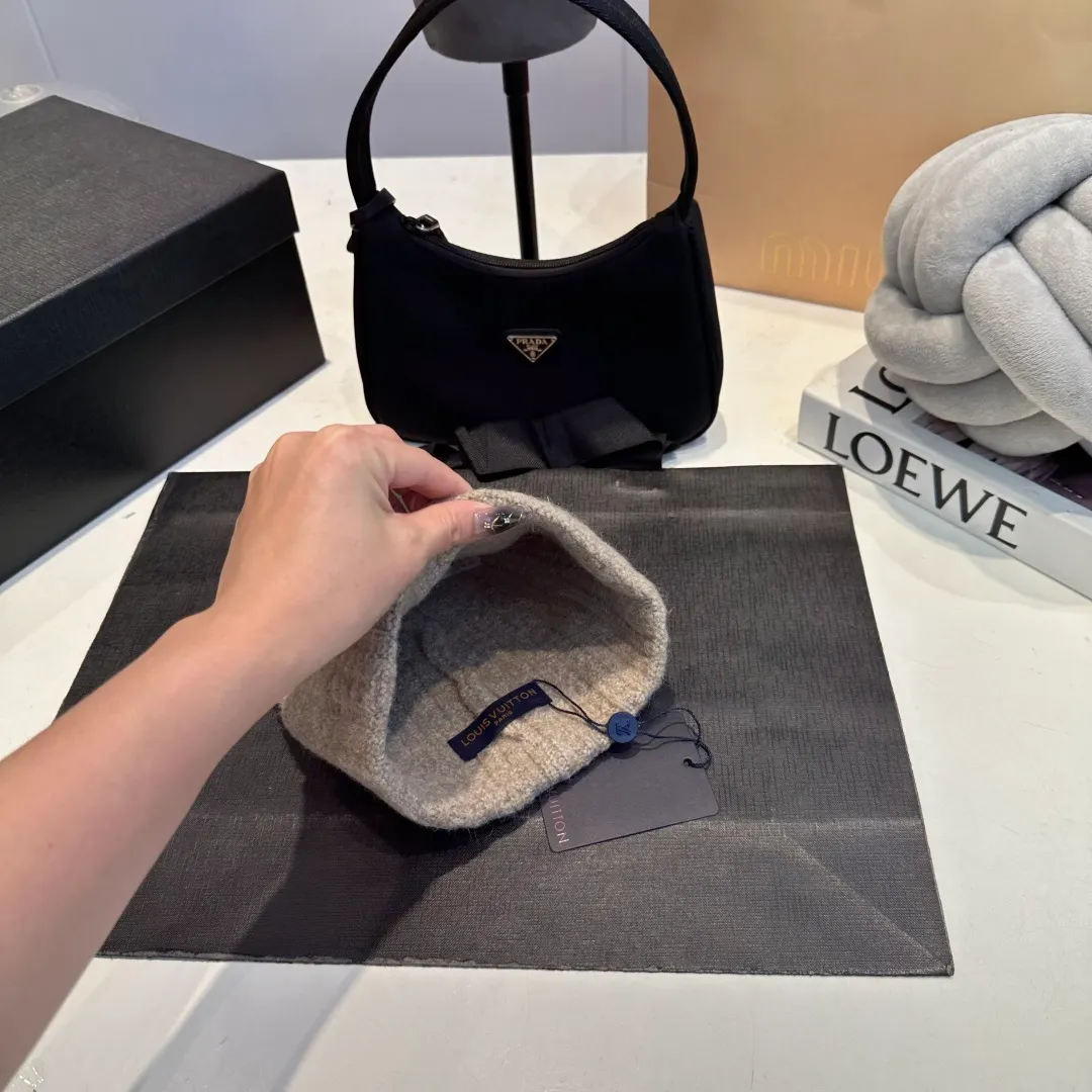 P56 LV Louis new autumn and winter style wool hat, 100% wool fabric🐑