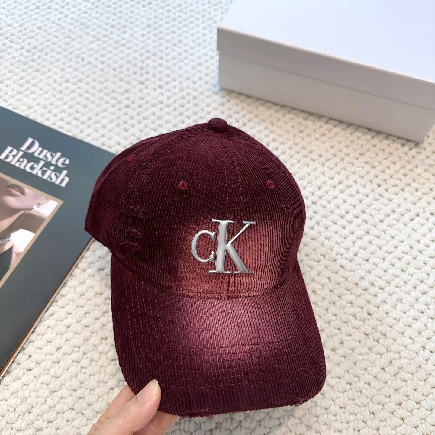 P60 Calvin Klein, CK logo autumn and winter new baseball cap, recommended by Xiaohongshu, fashionable and versatile, a favorite of many celebrities, very explosive, very popular, very good-looking