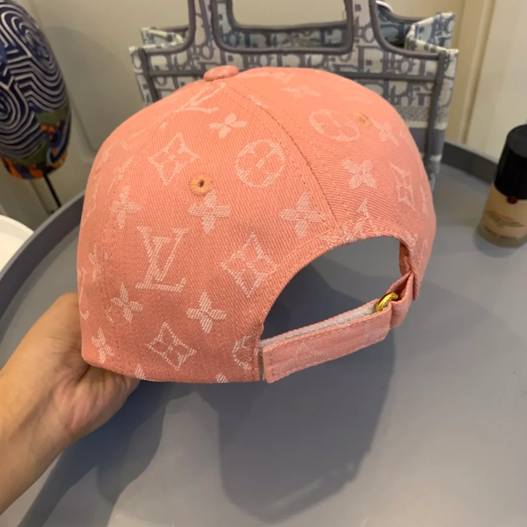 P100 LV new baseball cap! Embossed leather brim! Seiko and high quality, new style for autumn and winter 20, super texture! Head circumference-56-58 is acceptable