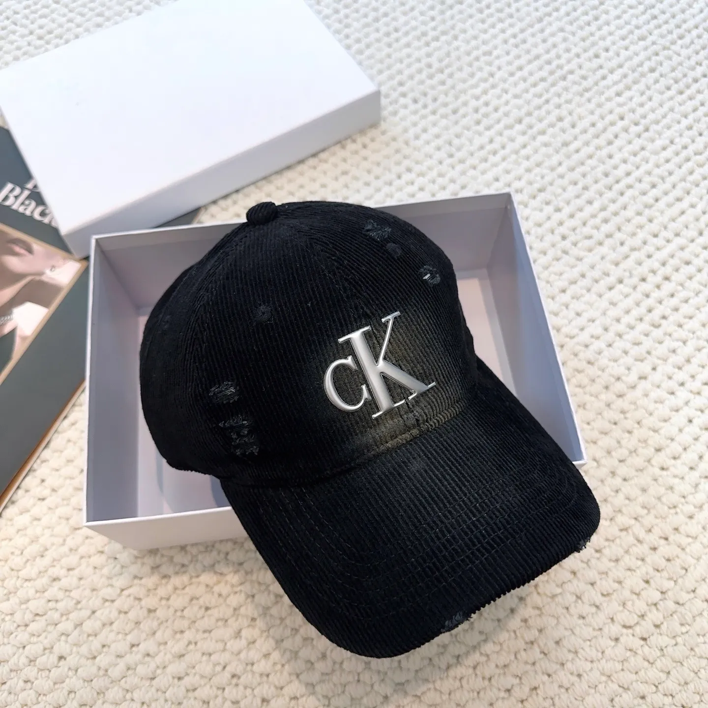 P60 Calvin Klein, CK logo autumn and winter new baseball cap, recommended by Xiaohongshu, fashionable and versatile, a favorite of many celebrities, very explosive, very popular, very good-looking