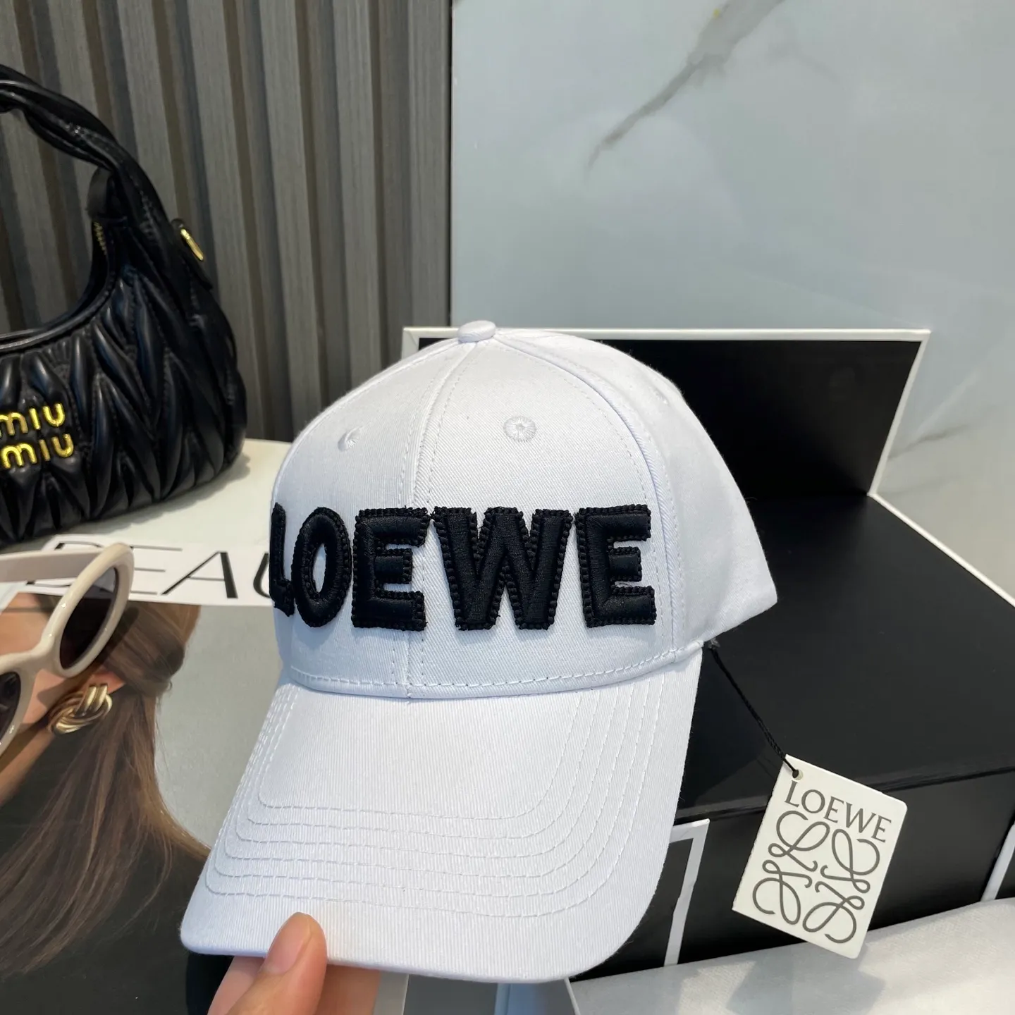 P70 🧢Loewe~New baseball cap🧢, simple embroidered classic logo, super texture👍, exquisite big-name style, a must-have artifact for goddesses, couple style